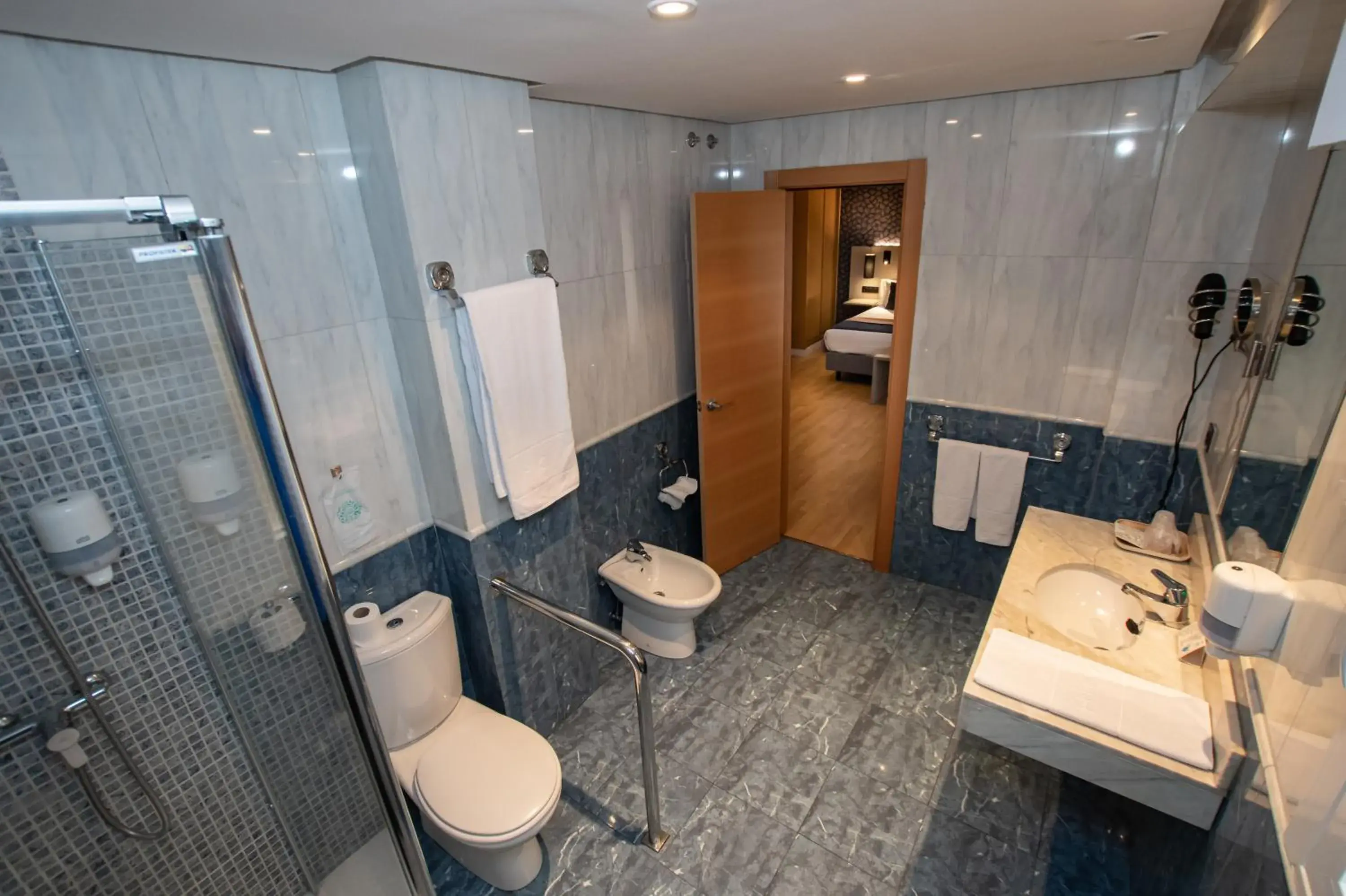 Bathroom in Hotel Castilla Vieja