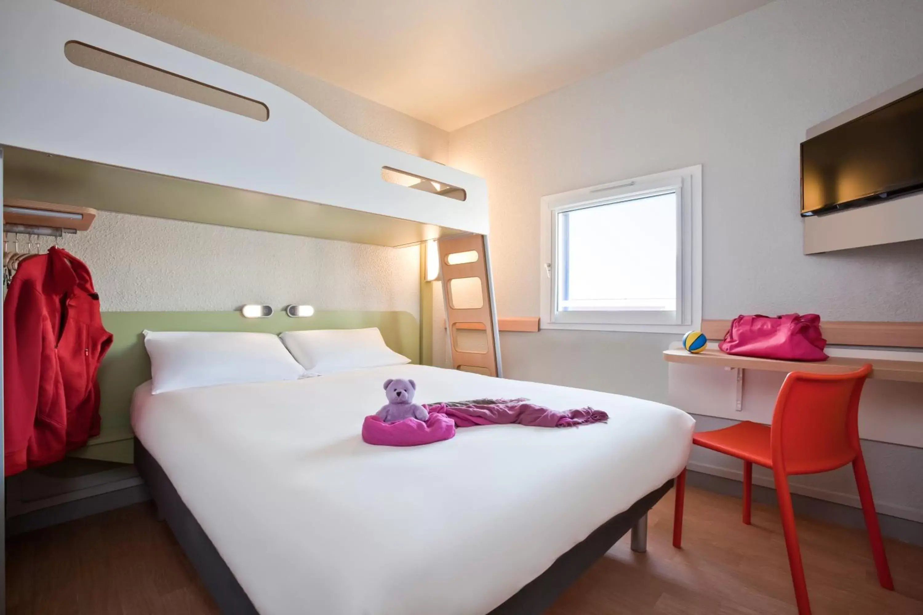 Bedroom, Bed in ibis budget Pontault Combault RN4 Marne La Vallée
