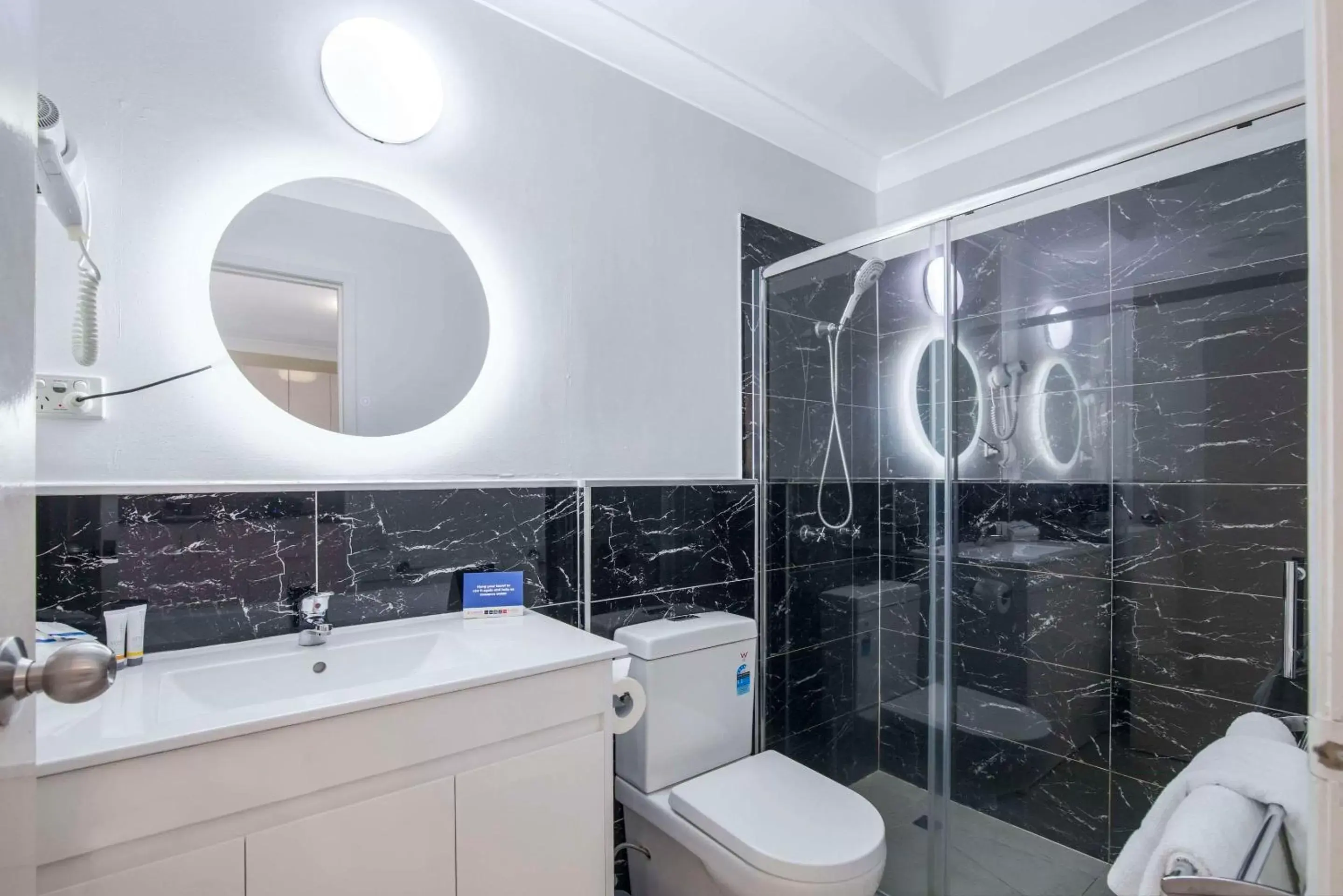 Bedroom, Bathroom in Comfort Inn North Brisbane