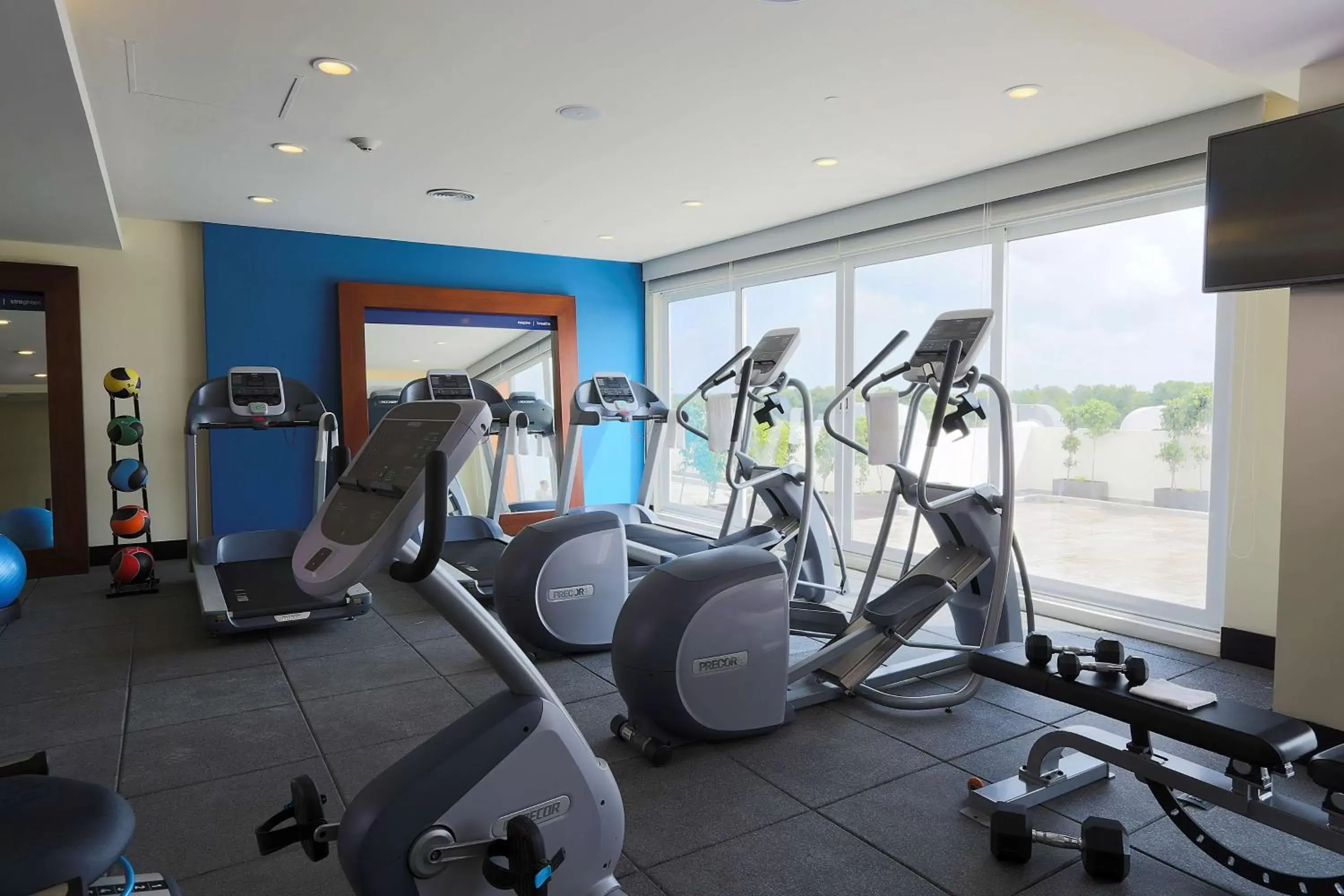 Fitness centre/facilities in Hampton Inn & Suites by Hilton Paraiso Fitness centre/facilities in Hampton Inn & Suites by Hilton Paraiso