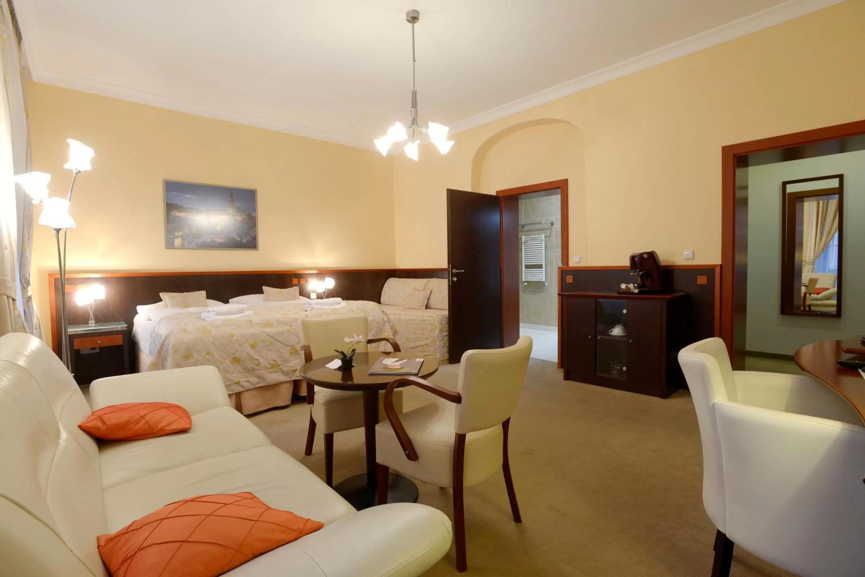 TV and multimedia in Hotel Grand