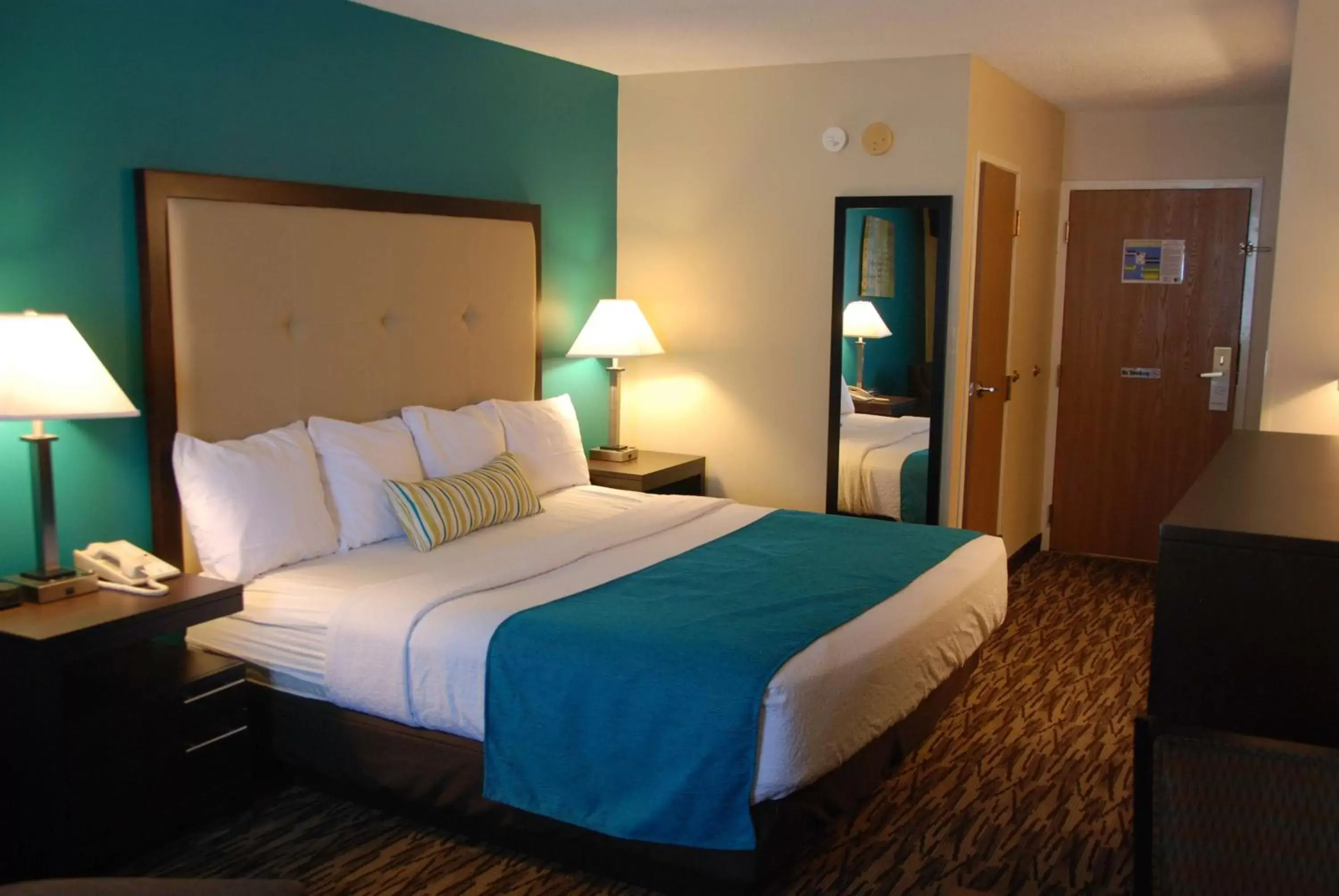 Photo of the whole room, Bed in Best Western Baraboo Inn