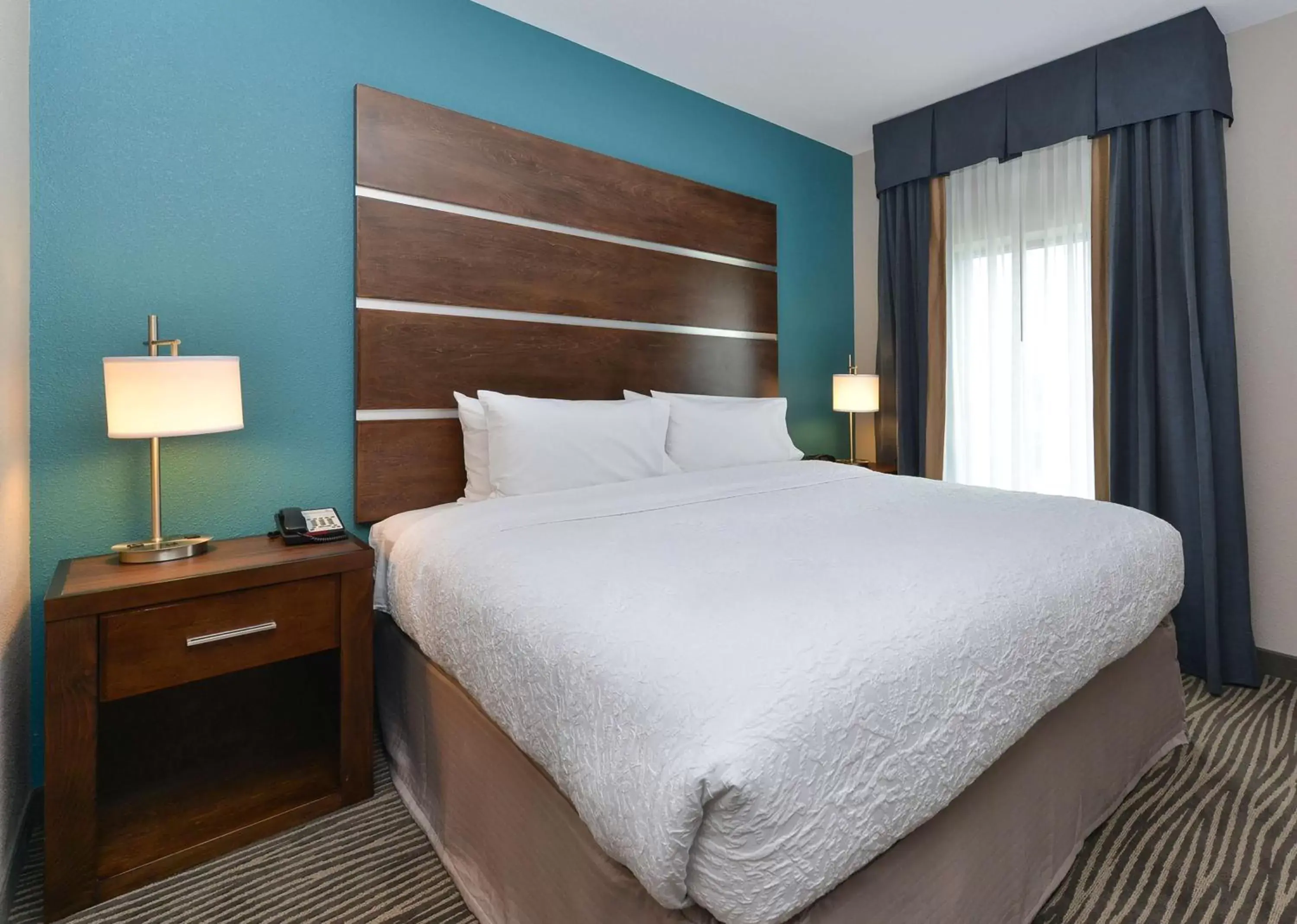 Bed in Hampton Inn & Suites Des Moines Downtown Bed in Hampton Inn & Suites Des Moines Downtown
