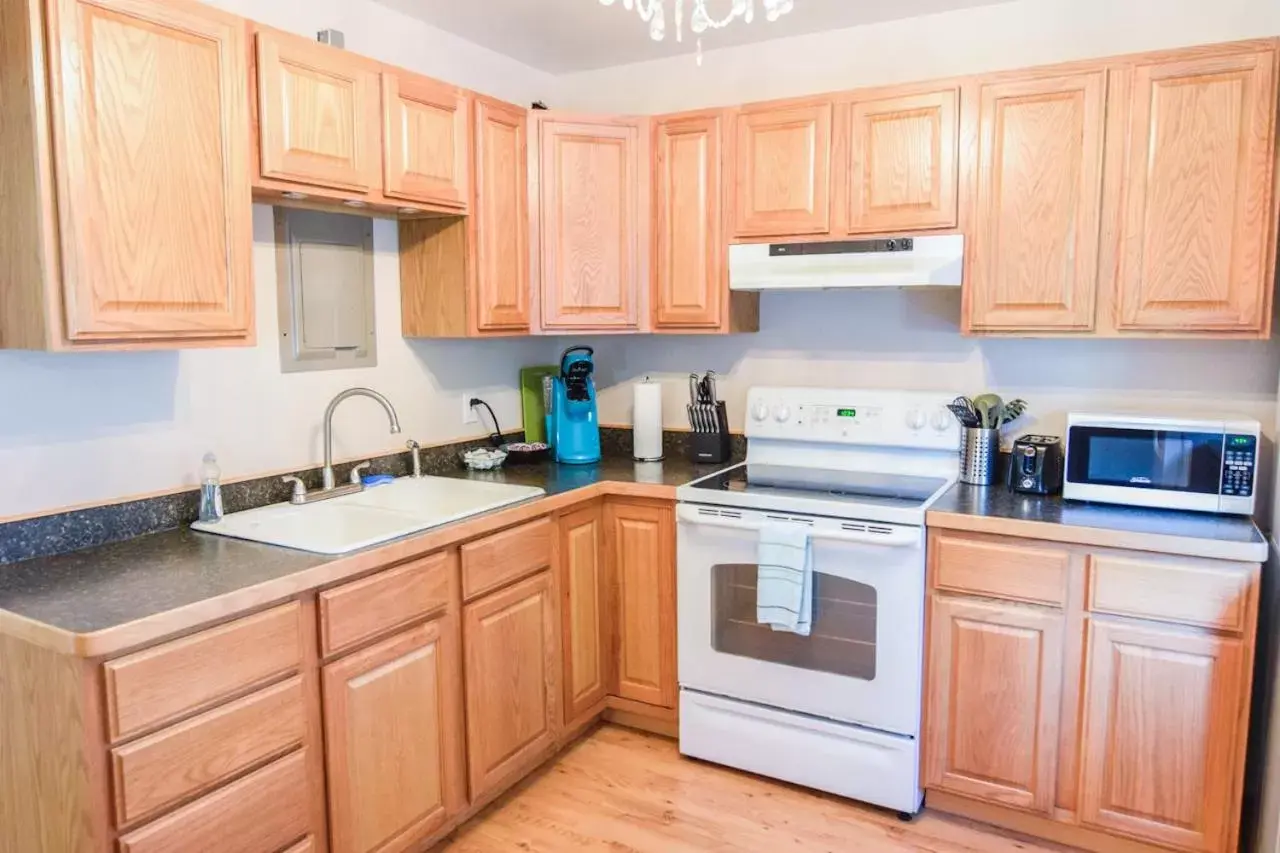 Kitchen/Kitchenette in Brown & Hawkins Historical Apartments