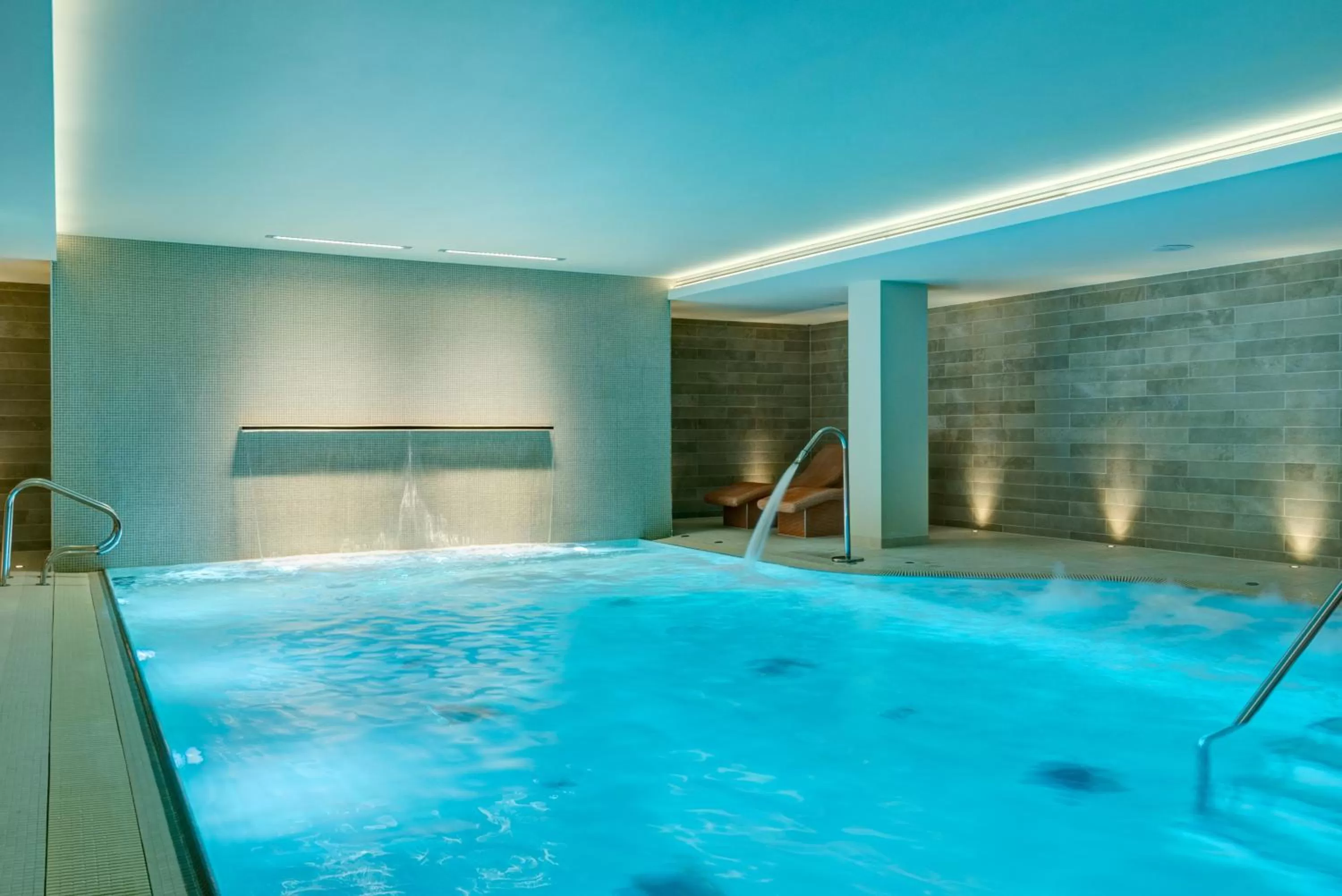 Swimming pool in Apex City of Bath Hotel