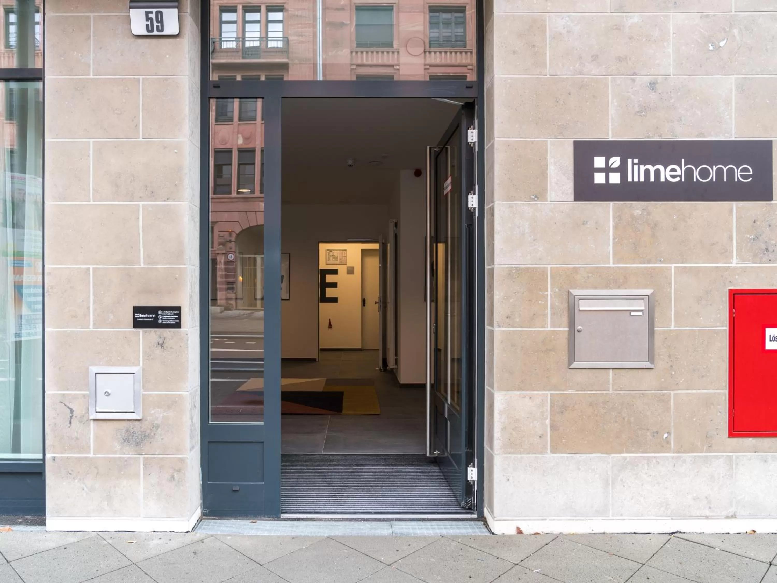 Facade/entrance in Limehome Frankfurt Gutleutstraße - Digital Access