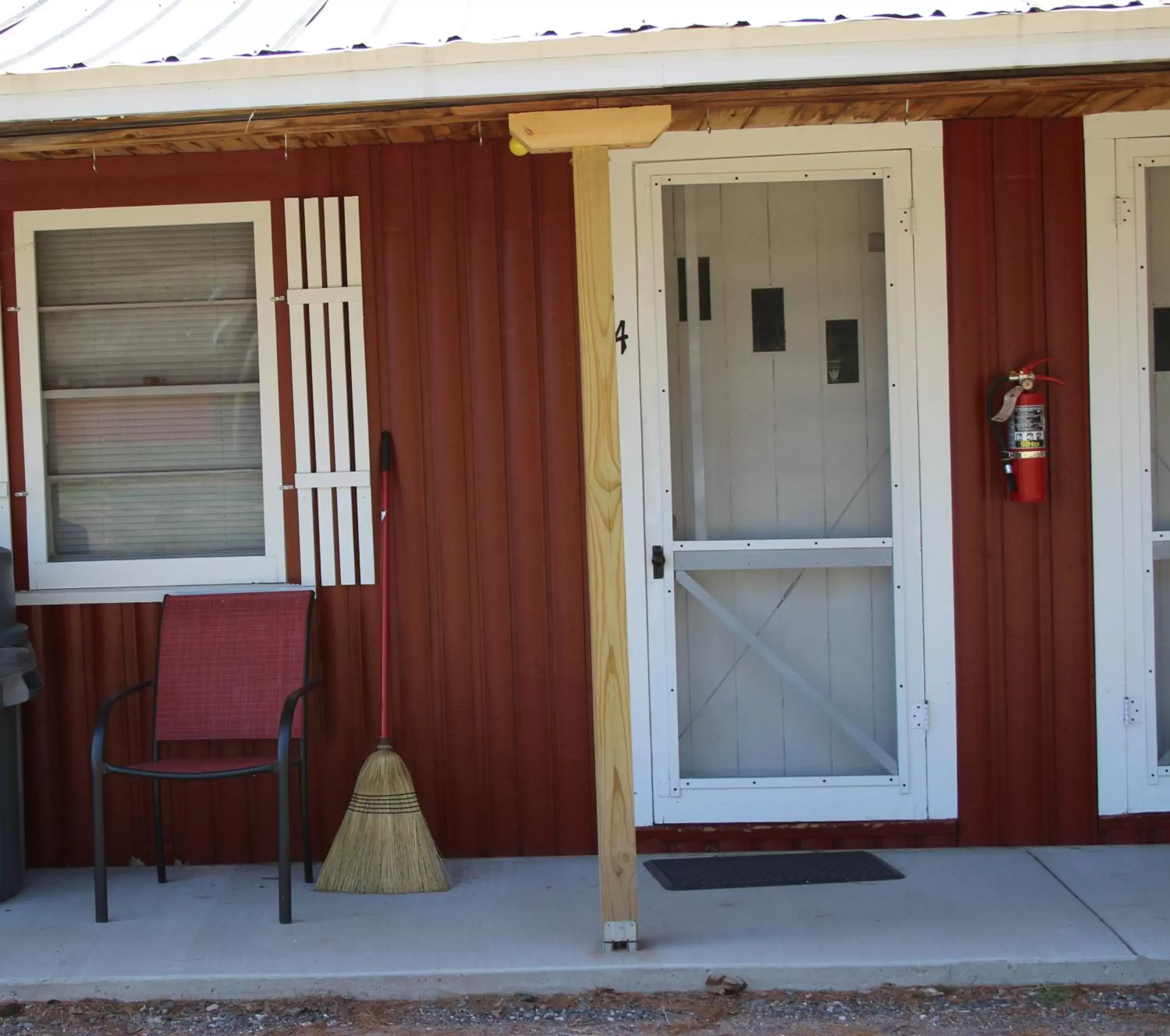 Facade/entrance in Two Rivers Motel and Cabins