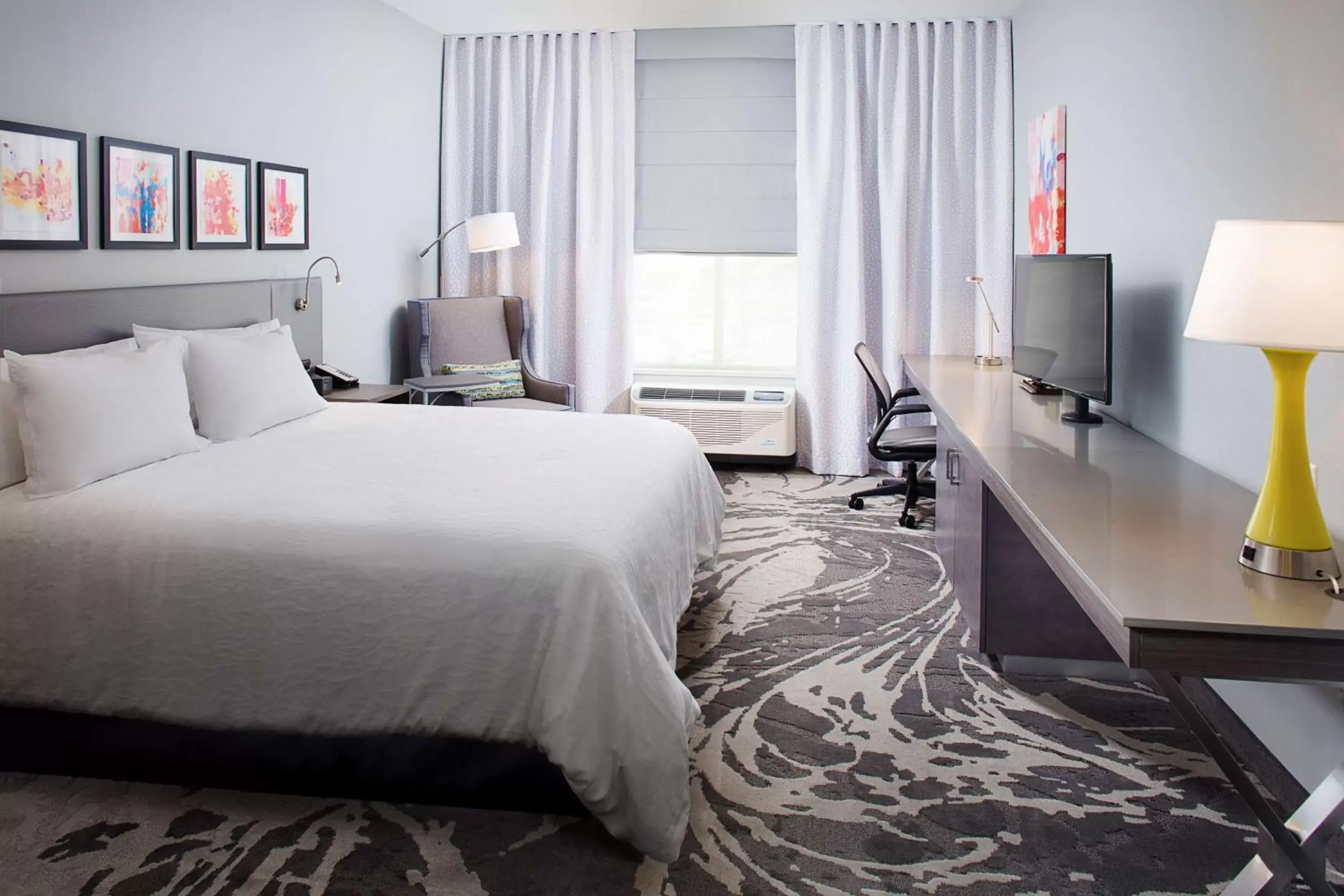 Bed in Hilton Garden Inn Dallas/Arlington South