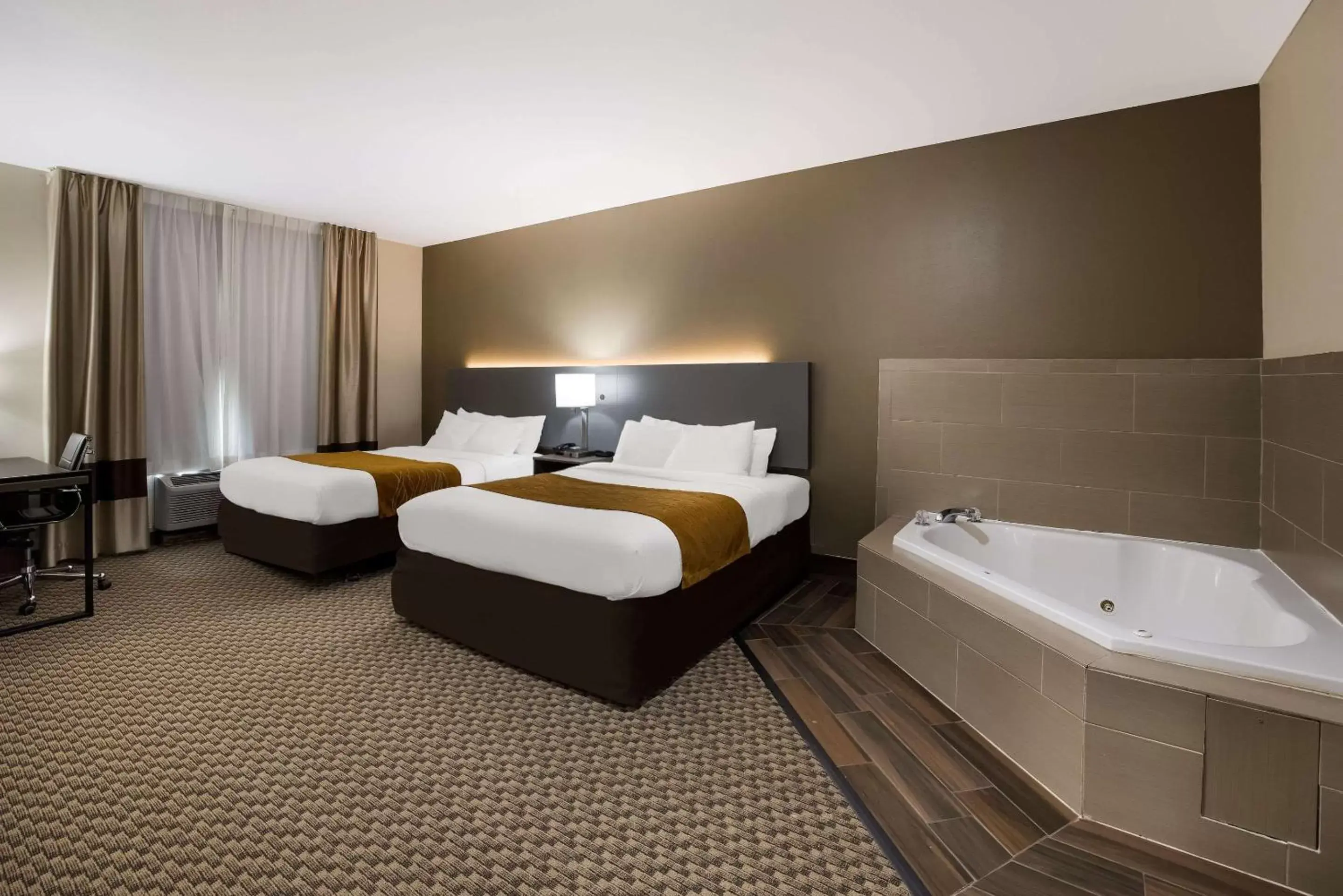 Queen Suite with Two Queen Beds and Whirlpool - Non-Smoking in Comfort Inn & Suites Midway - Tallahassee West Queen Suite with Two Queen Beds and Whirlpool - Non-Smoking in Comfort Inn & Suites Midway - Tallahassee West
