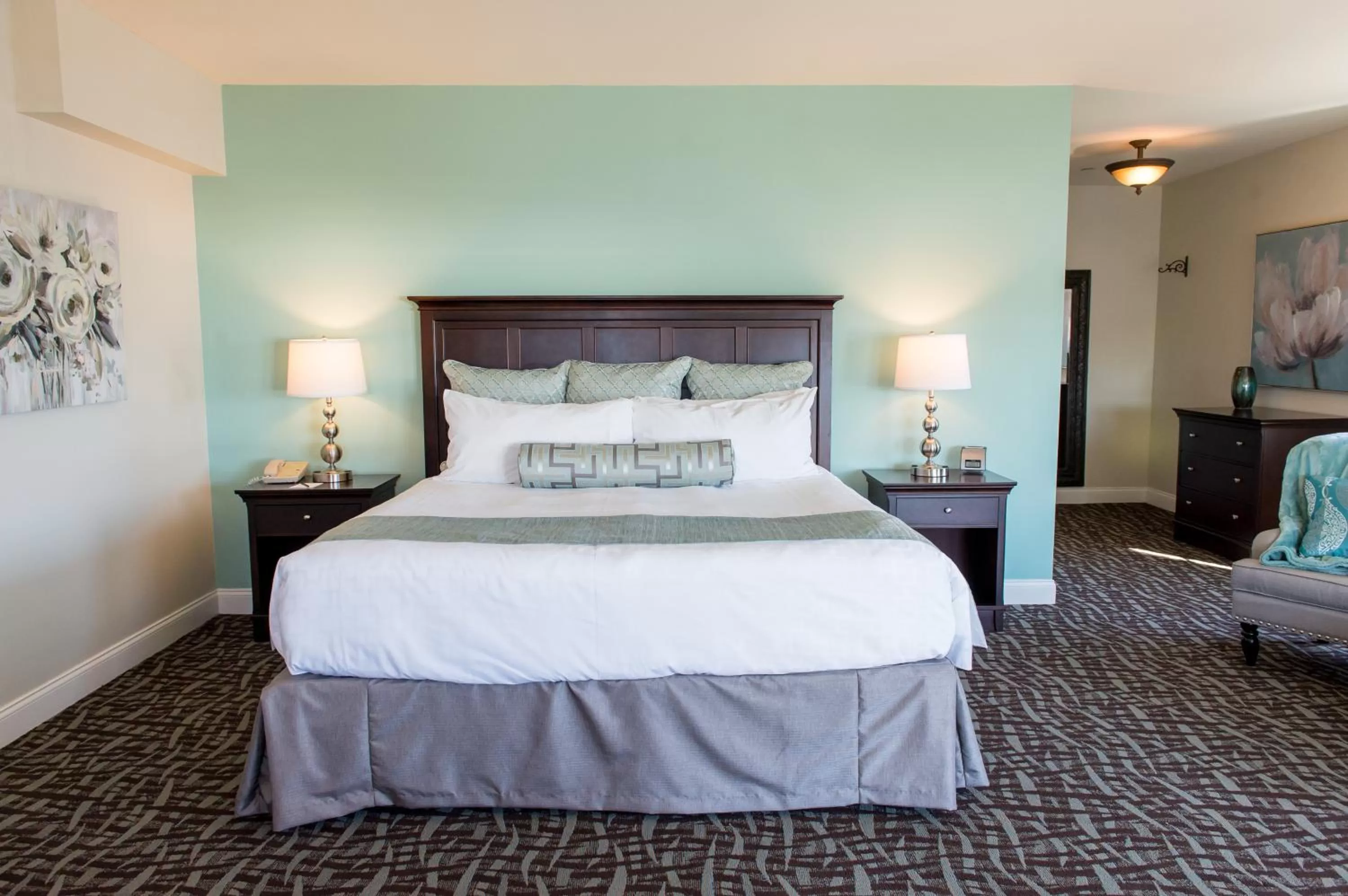 Bed in Union Bluff Hotel & Meeting House