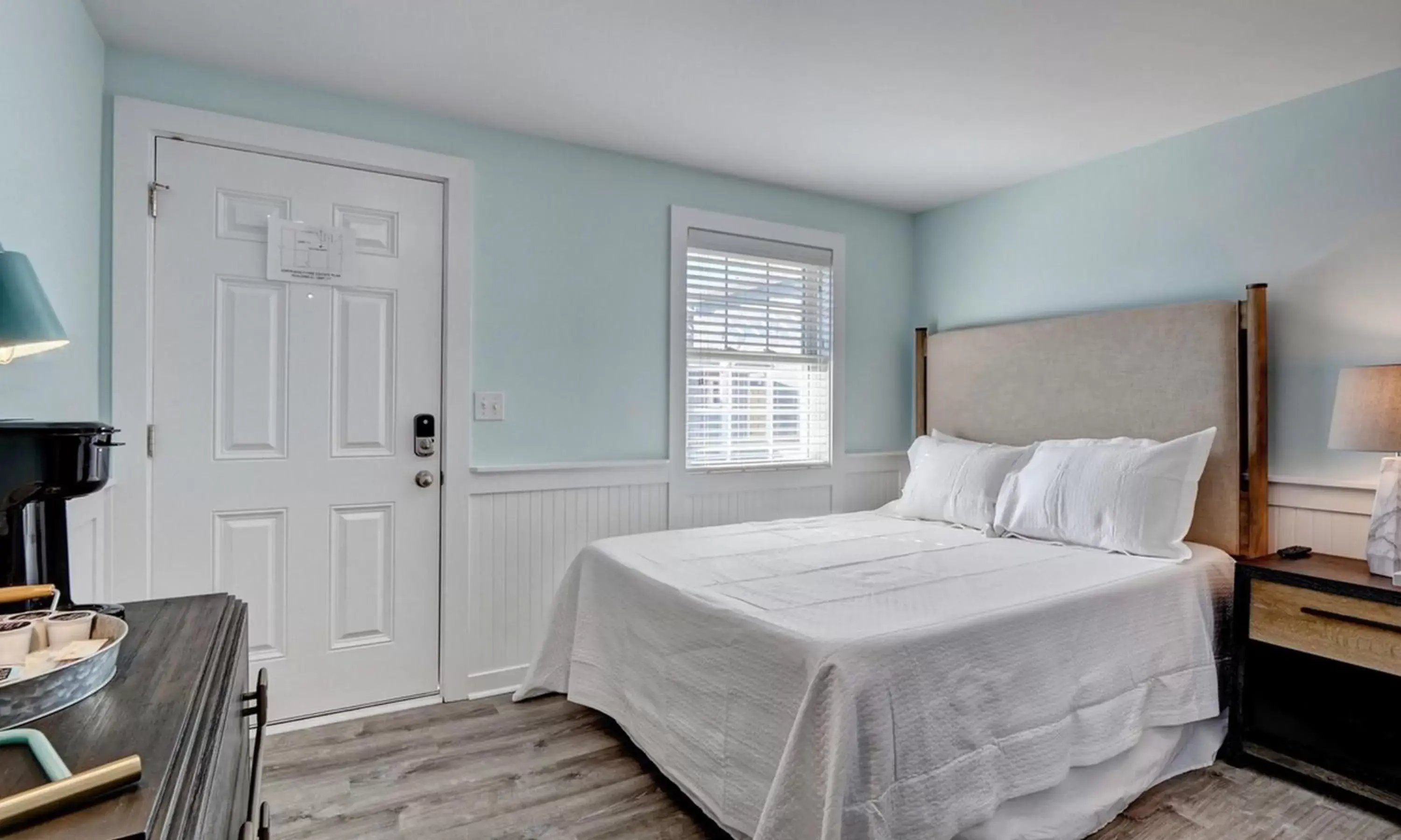 Bed in Loggerhead Inn and Suites by Carolina Retreats