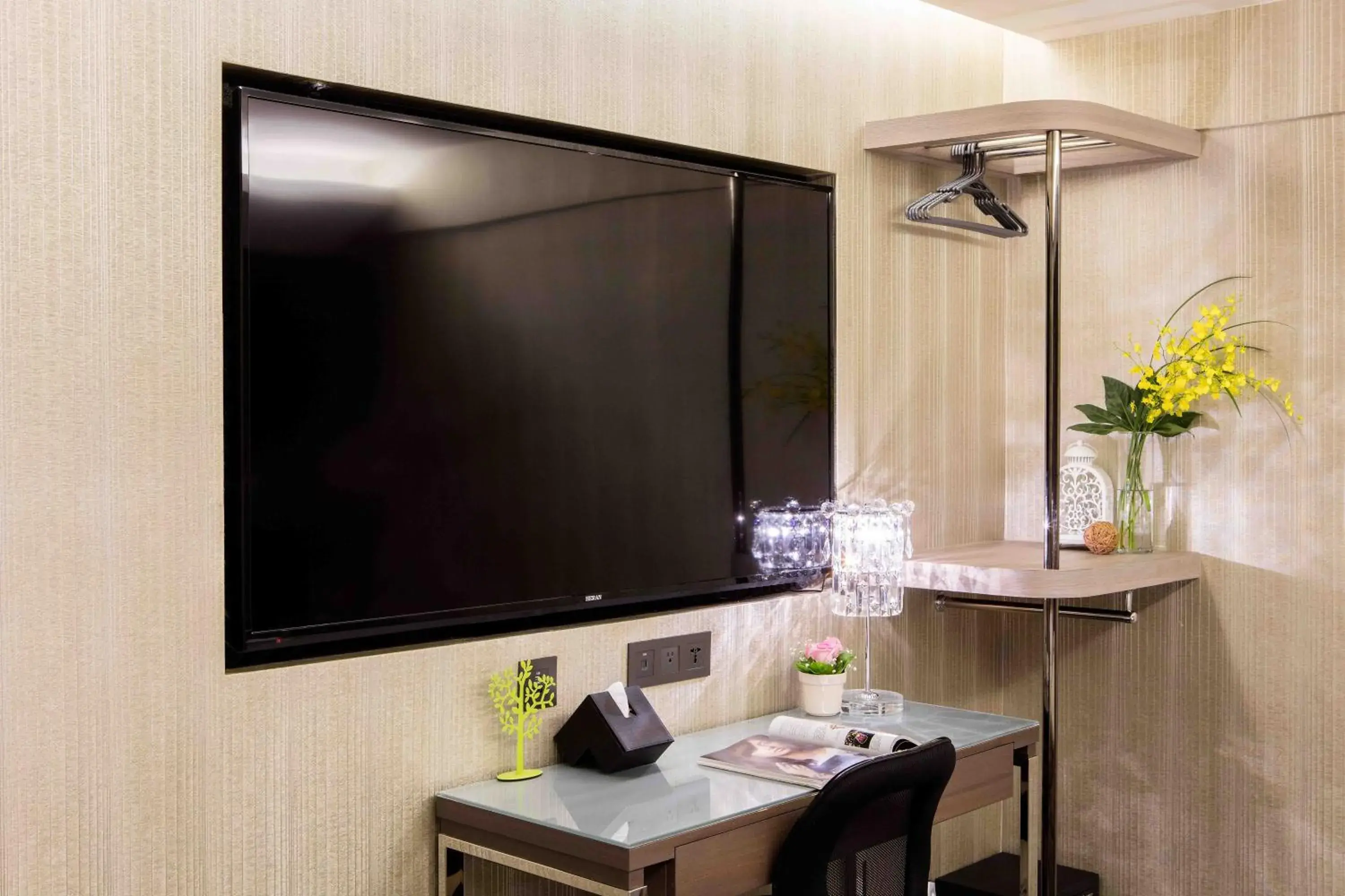 Bedroom, TV/Entertainment Center in Hotel I Journey