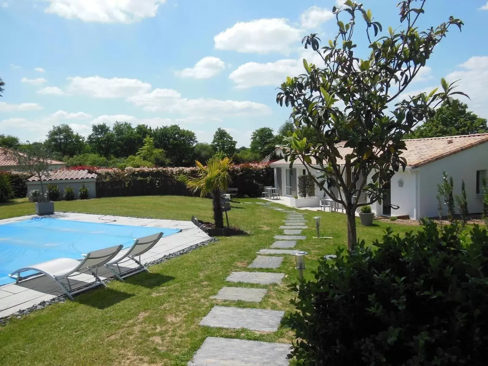 Garden, Swimming Pool in Le Temps des Hôtes