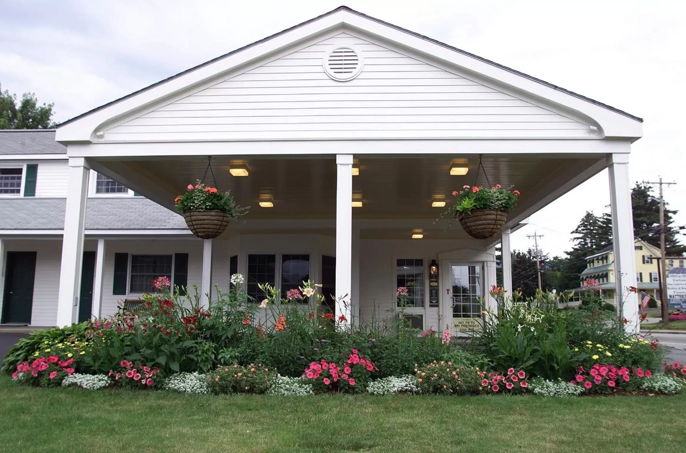 Facade/entrance, Property Building in Briarcliff Motel