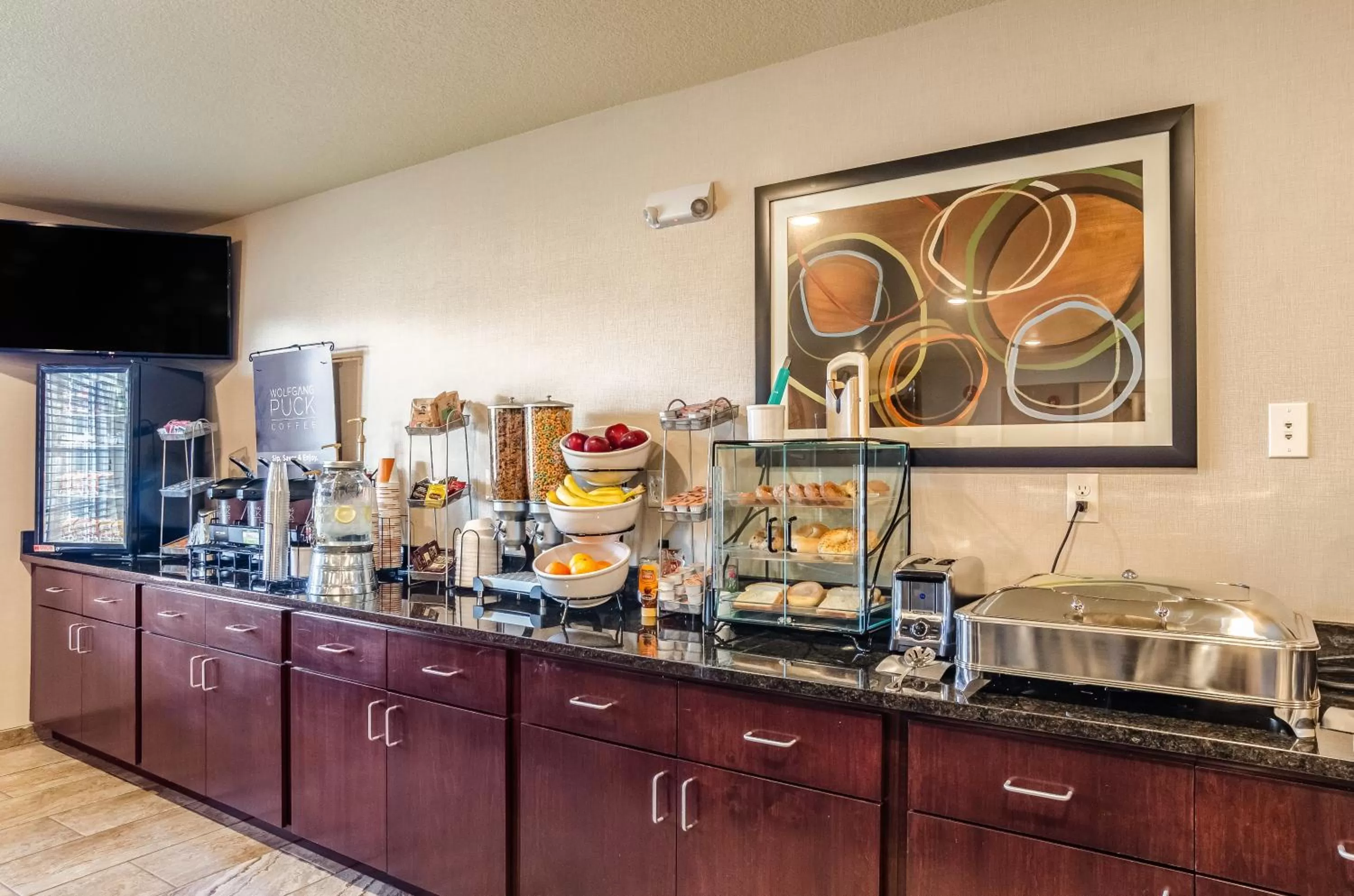 Breakfast in Cobblestone Inn & Suites - Bridgeport