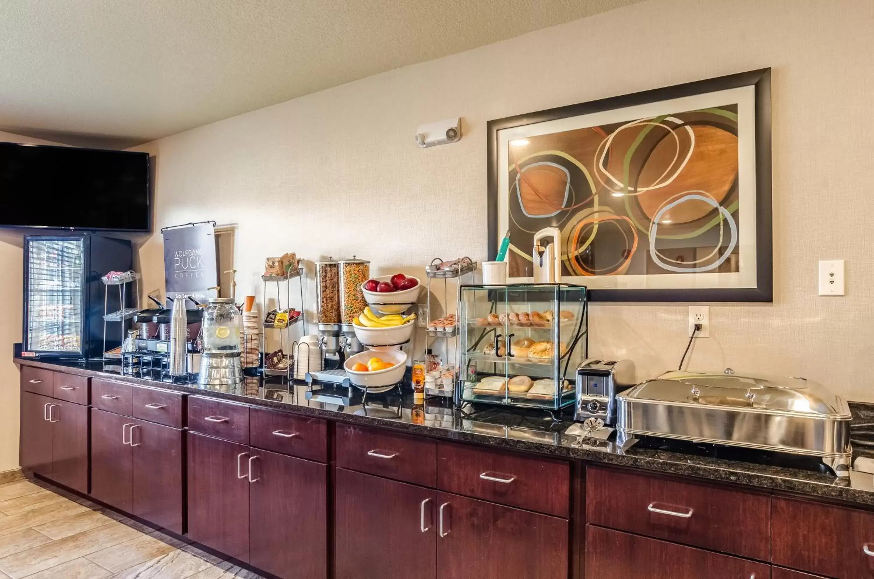 Breakfast, Restaurant/Places to Eat in Cobblestone Inn & Suites - Bridgeport