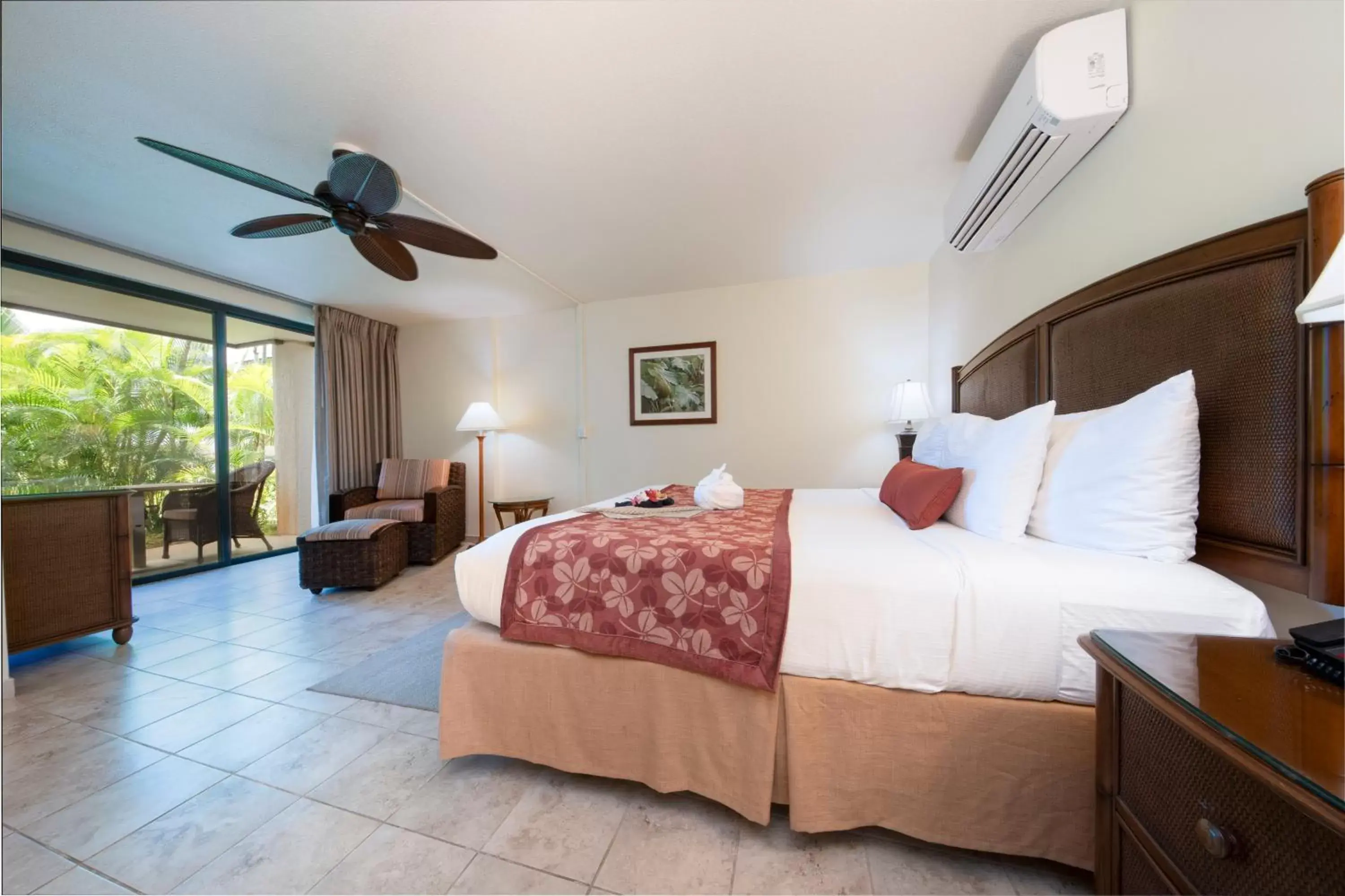 Bedroom, Bed in Hanalei Bay Resort