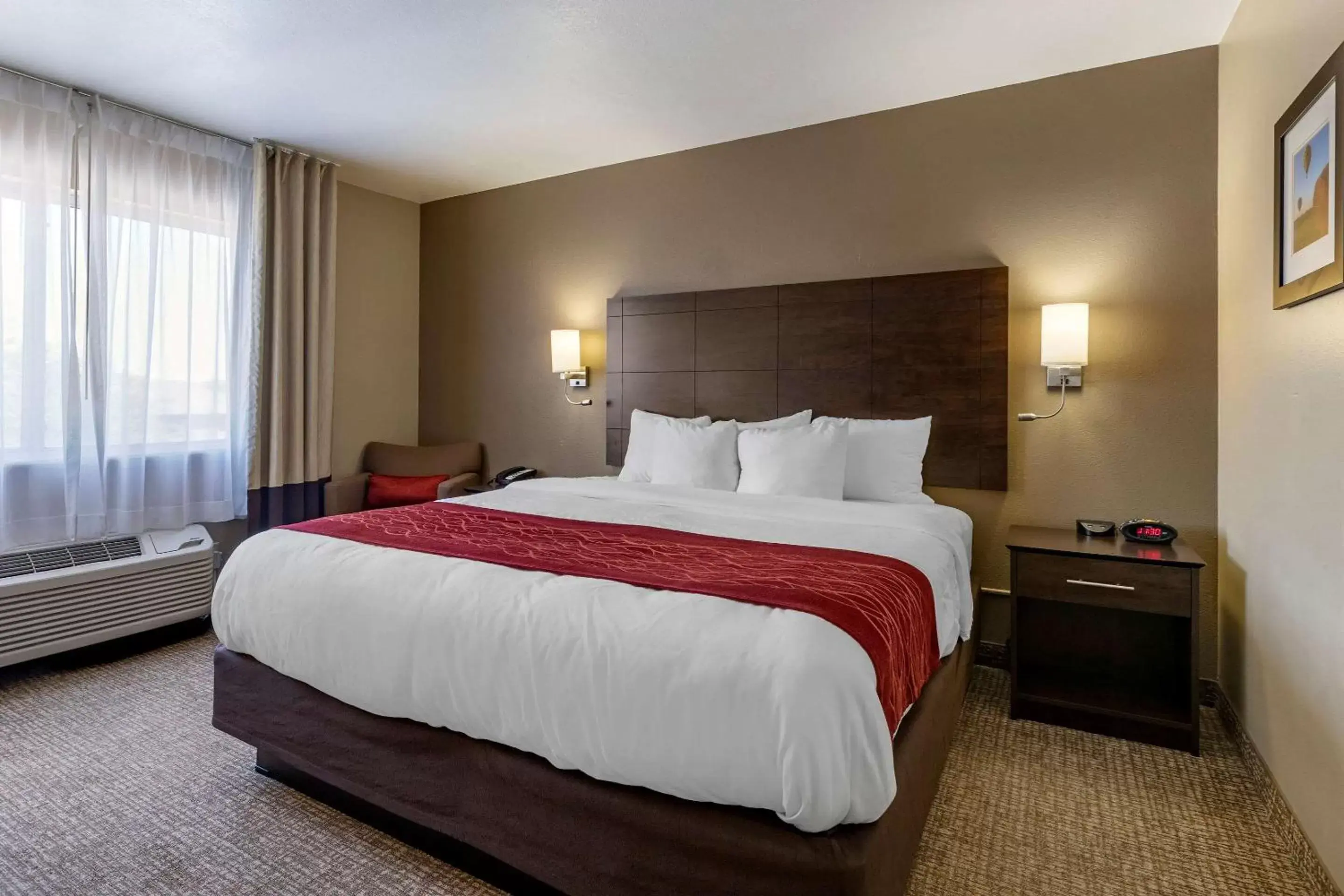 Bedroom, Bed in Comfort Inn & Suites Waterloo – Cedar Falls