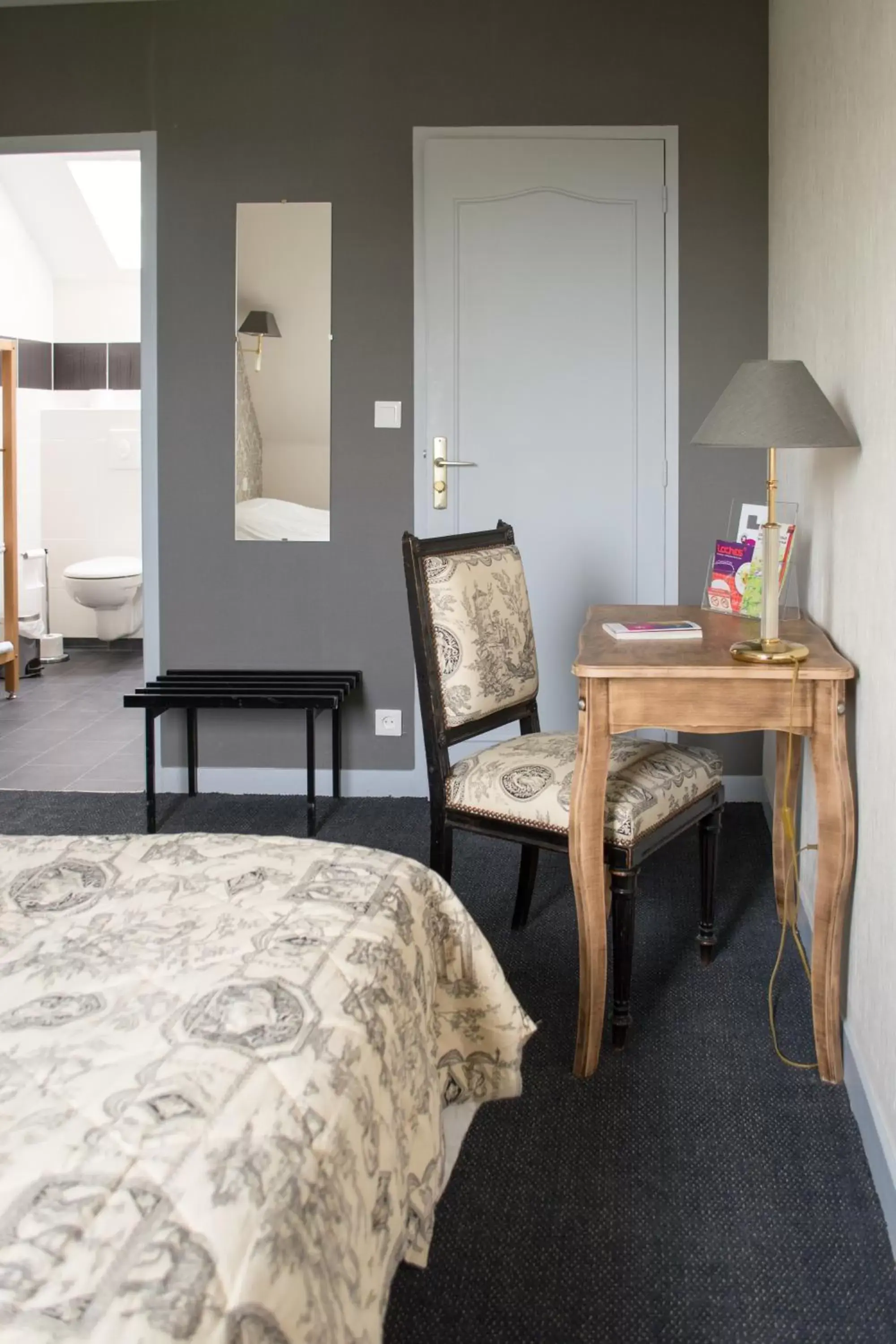 Bed, Seating Area in The Originals Boutique, Hôtel Le George , Loches