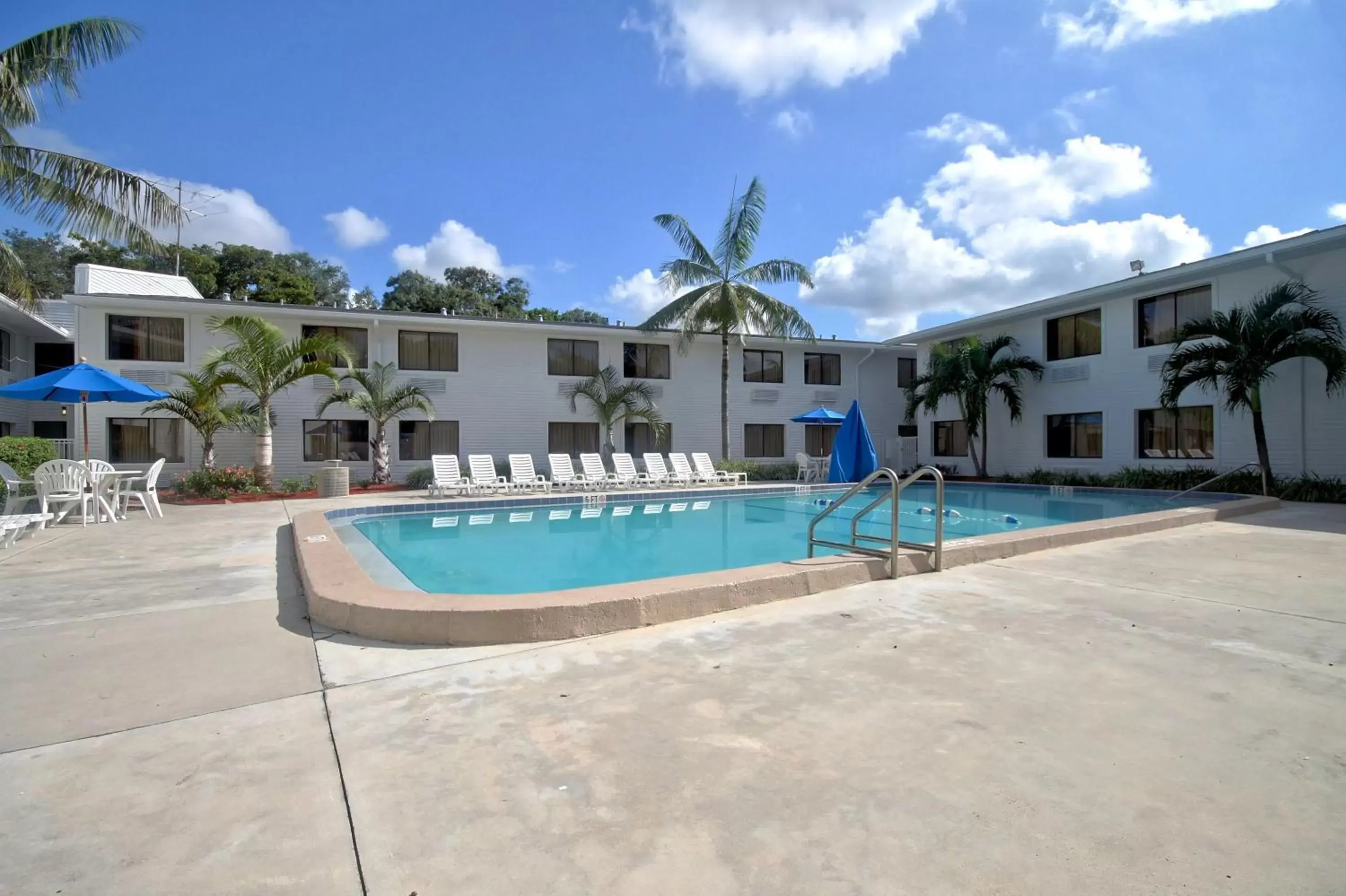 Swimming Pool in Motel 6-Fort Lauderdale, FL