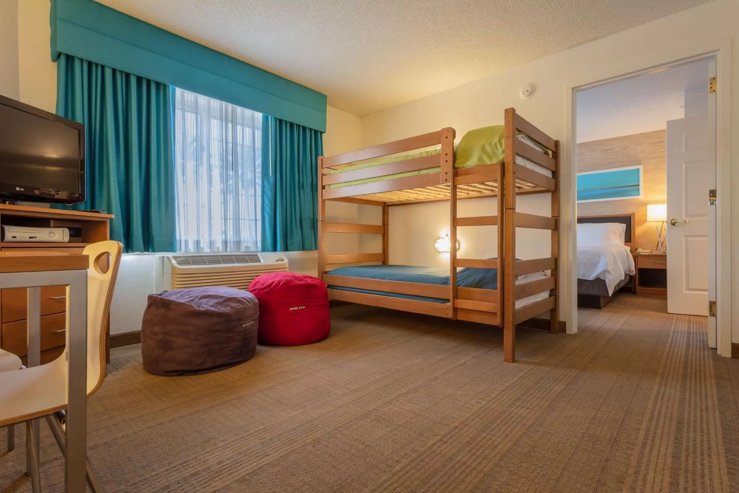 Photo of the whole room, Bunk Bed in Sonesta Anaheim Resort Area