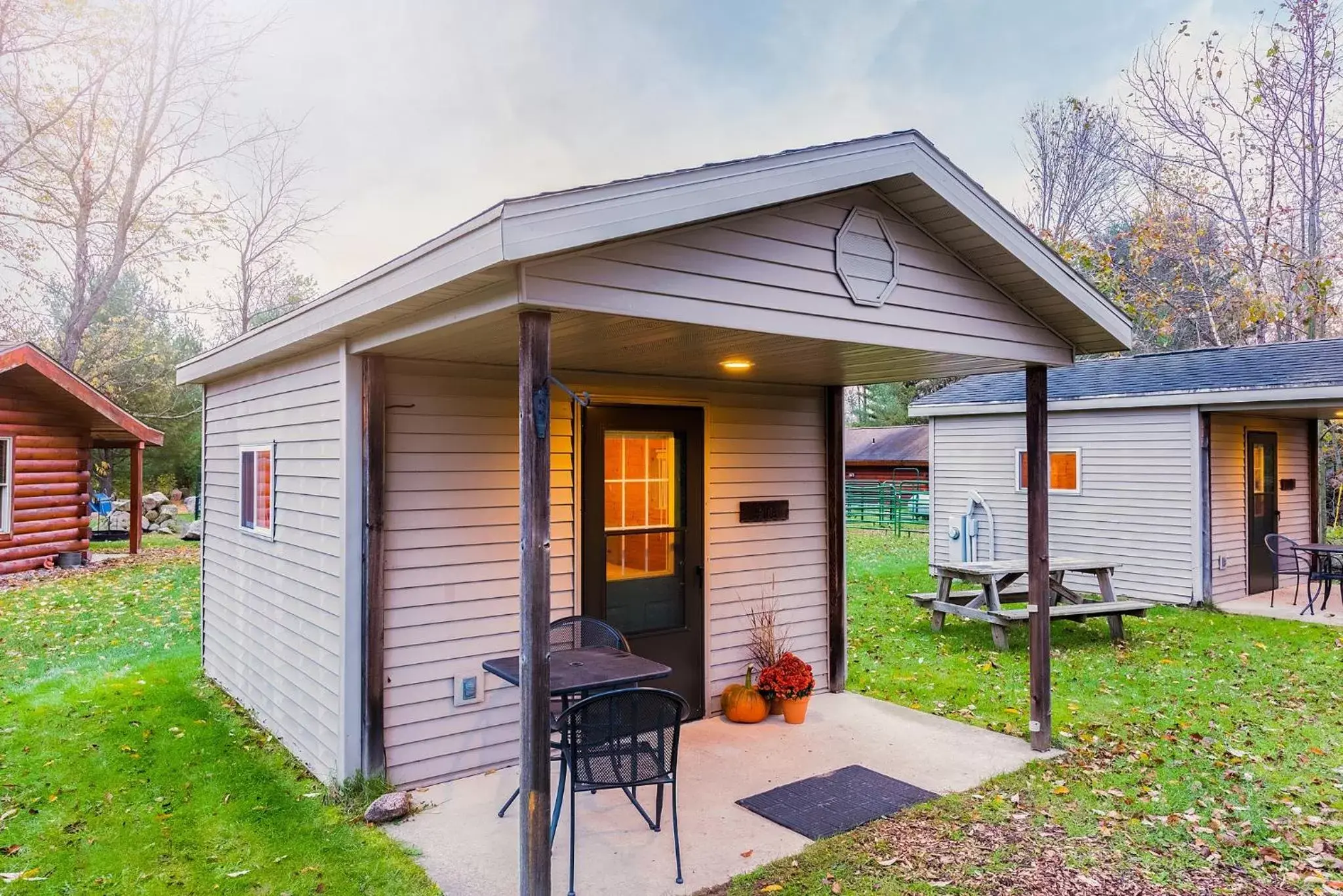 Facade/entrance, Property Building in Spur of the Moment Ranch