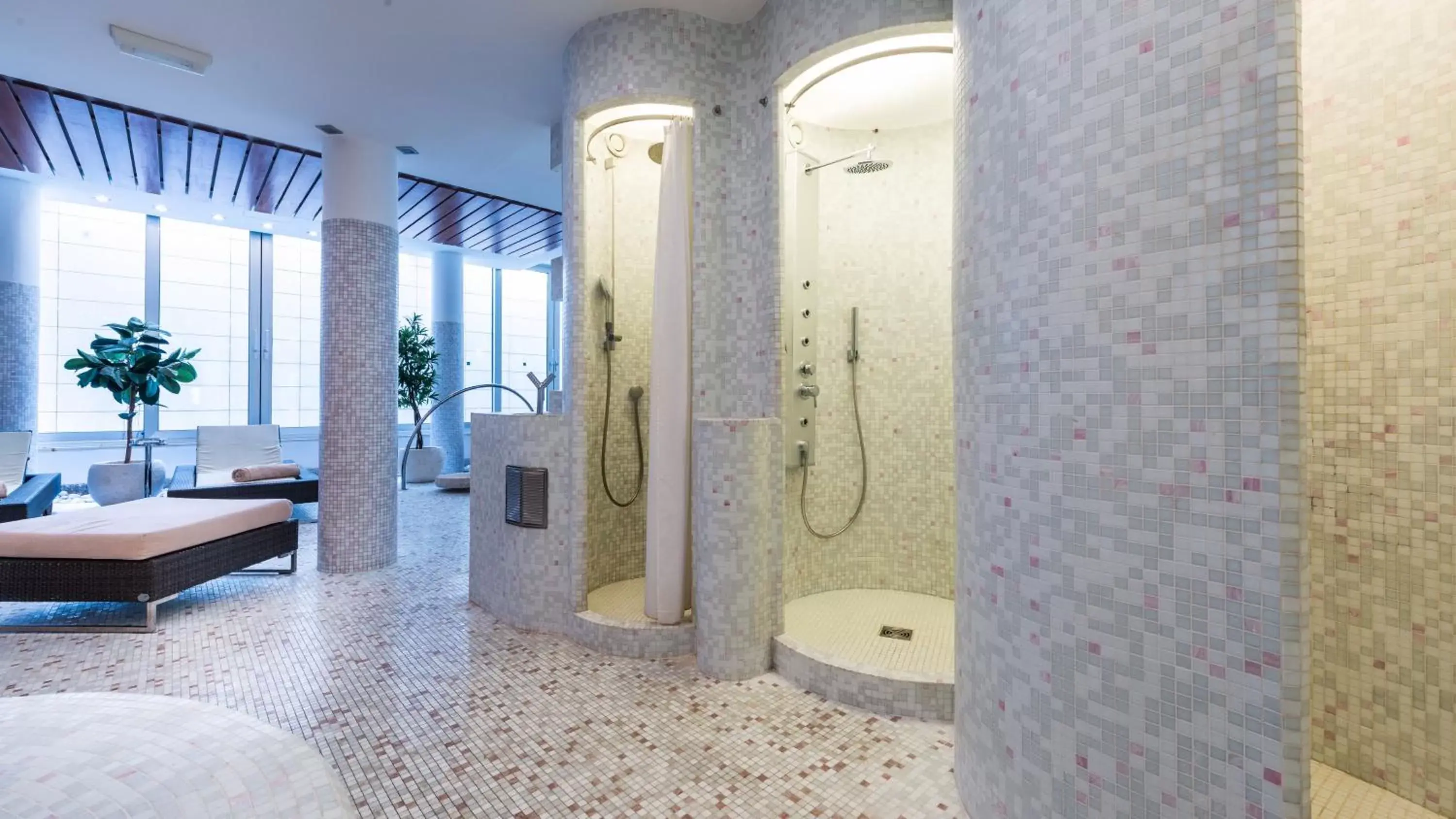 Spa and wellness centre/facilities, Bathroom in Hotel Uvala