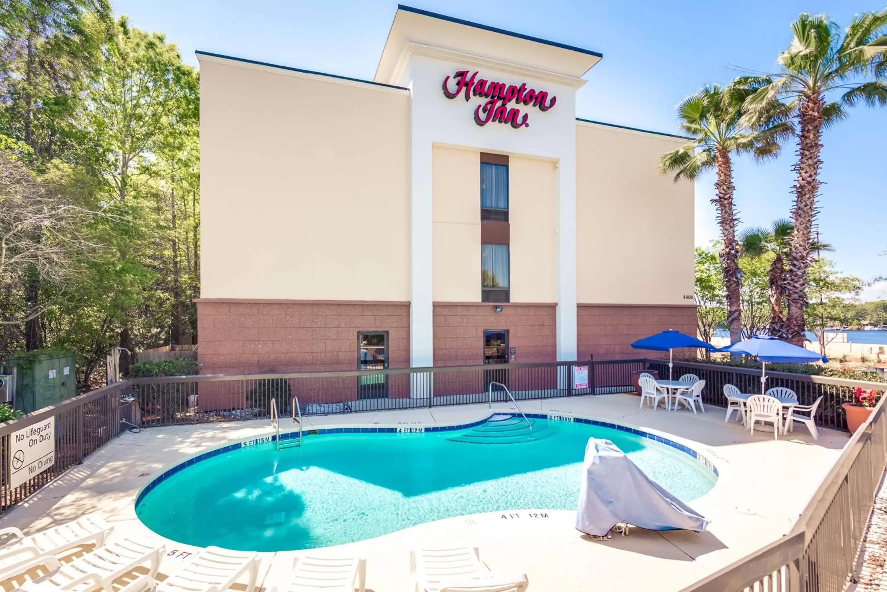 Pool view, Swimming Pool in Hampton Inn Niceville-Elgin Air Force Base