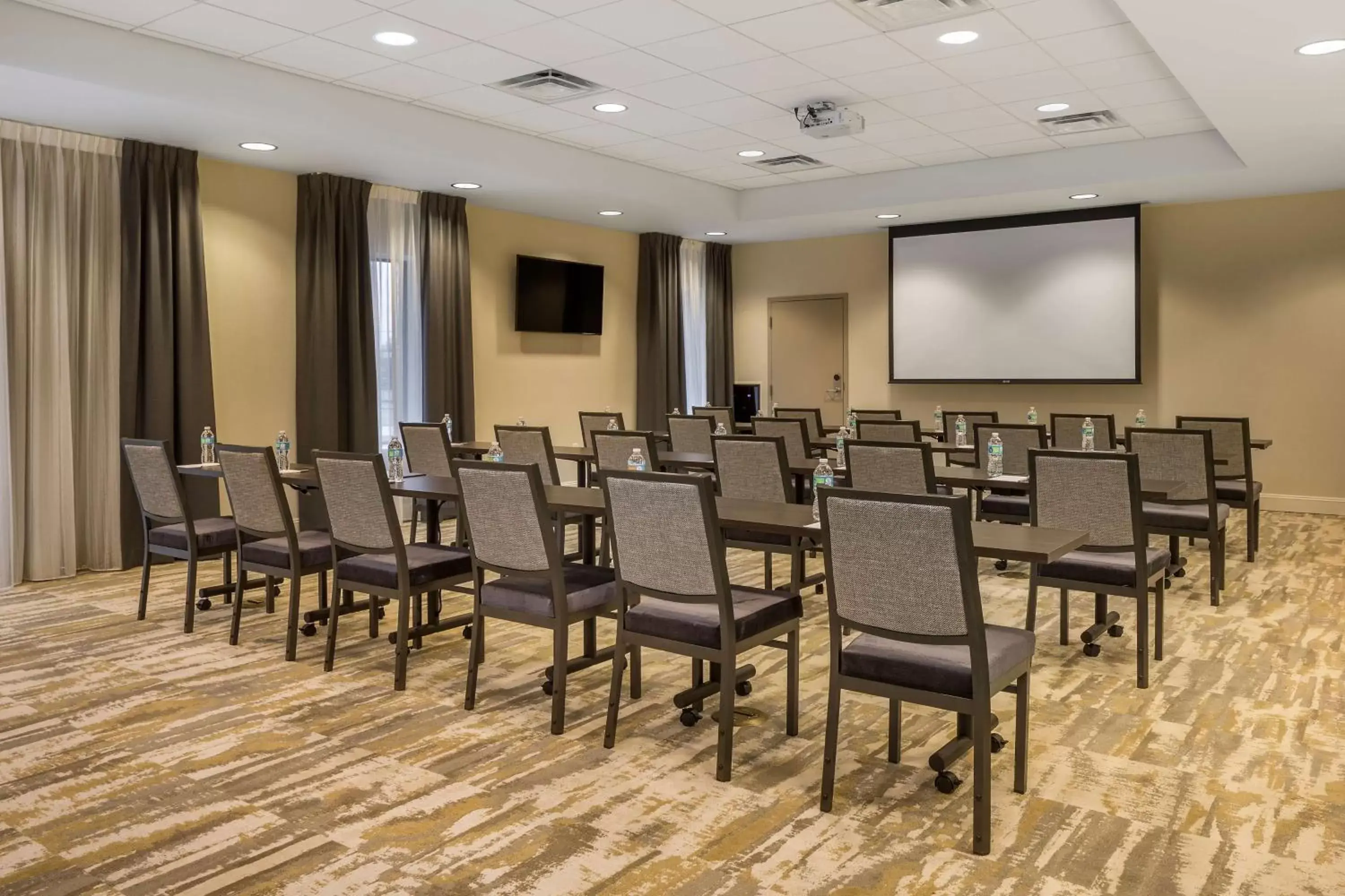 Meeting/conference room in Hampton Inn & Suites Newport/Cincinnati, KY