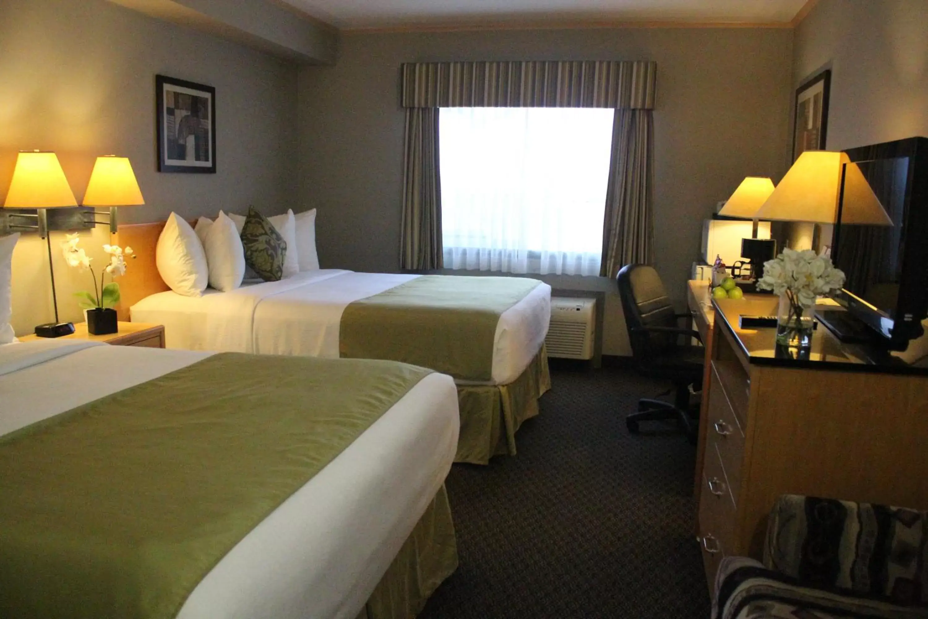 Bedroom, Bed in Vantage Inn & Suites