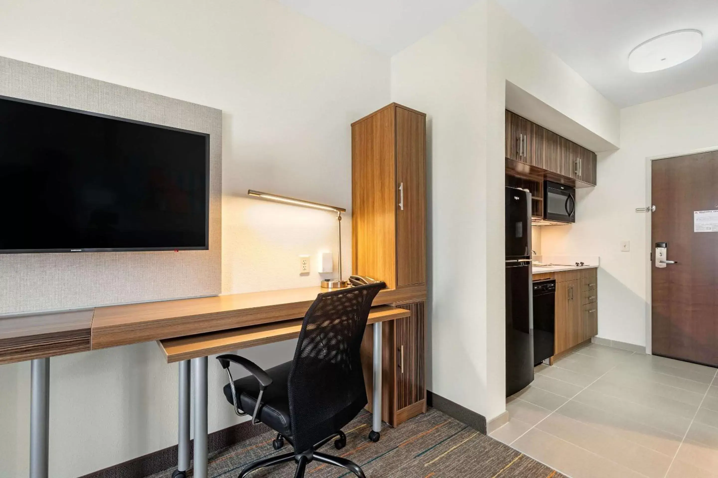 Photo of the whole room, TV/Entertainment Center in MainStay Suites Lancaster Dallas South