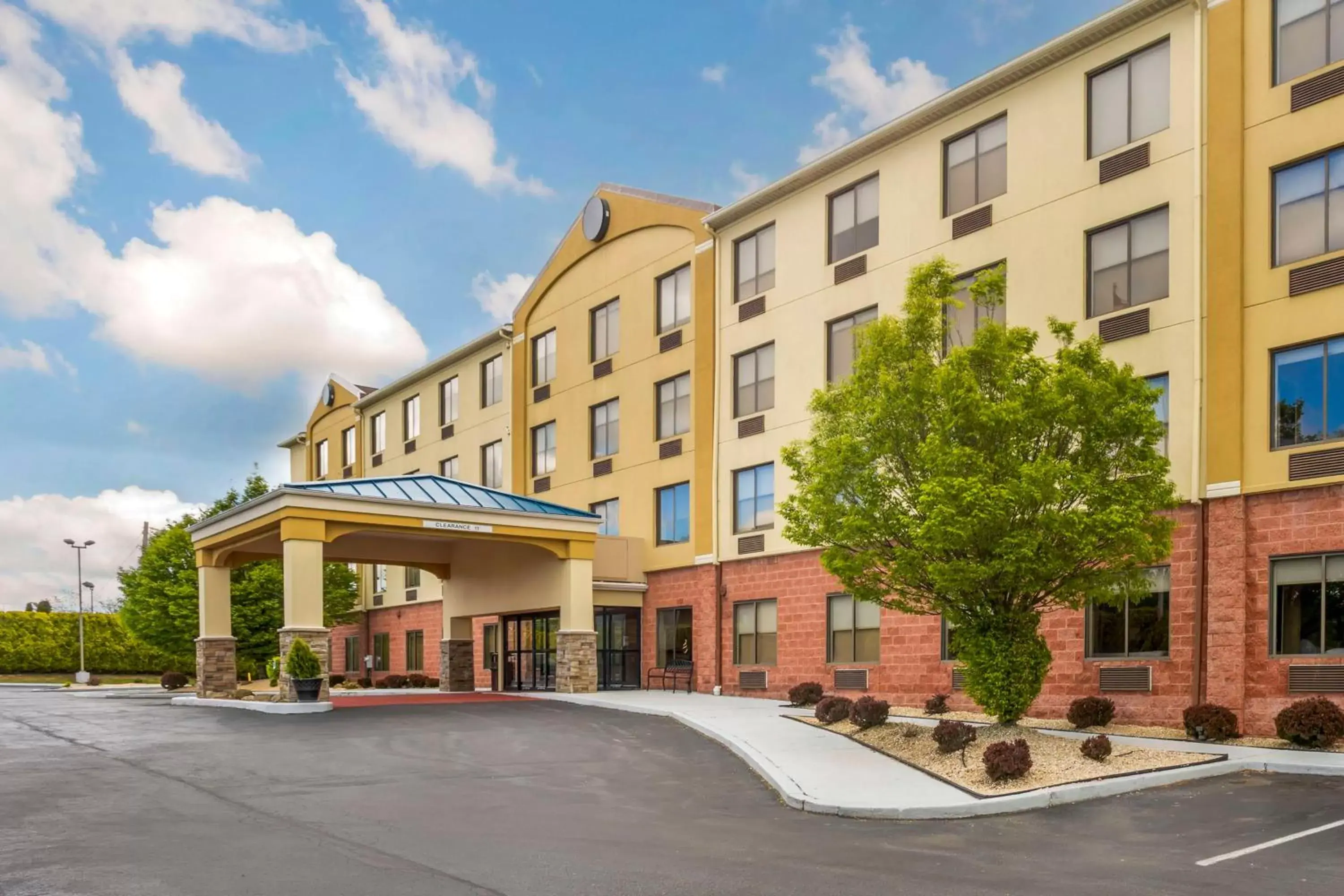 Property Building in Best Western Grantville Hershey