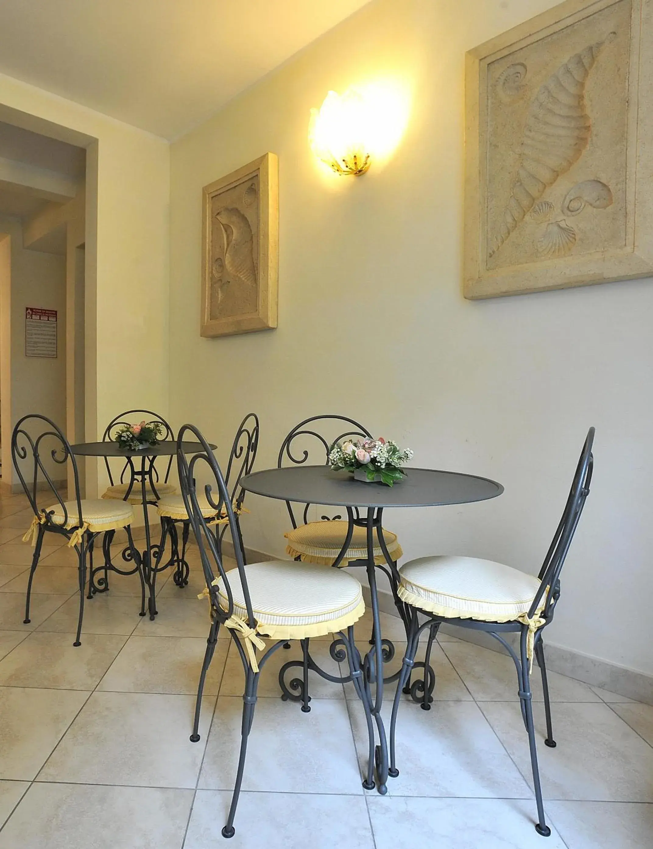 Lounge or bar, Dining Area in Hotel Riviera Blu