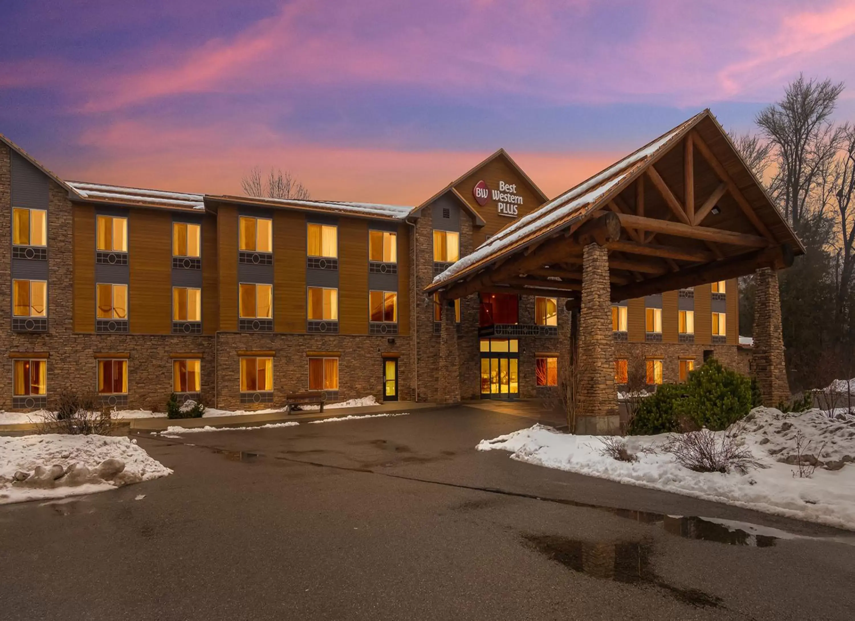 Property Building in Best Western Plus Ponderay Mountain Lodge Sandpoint