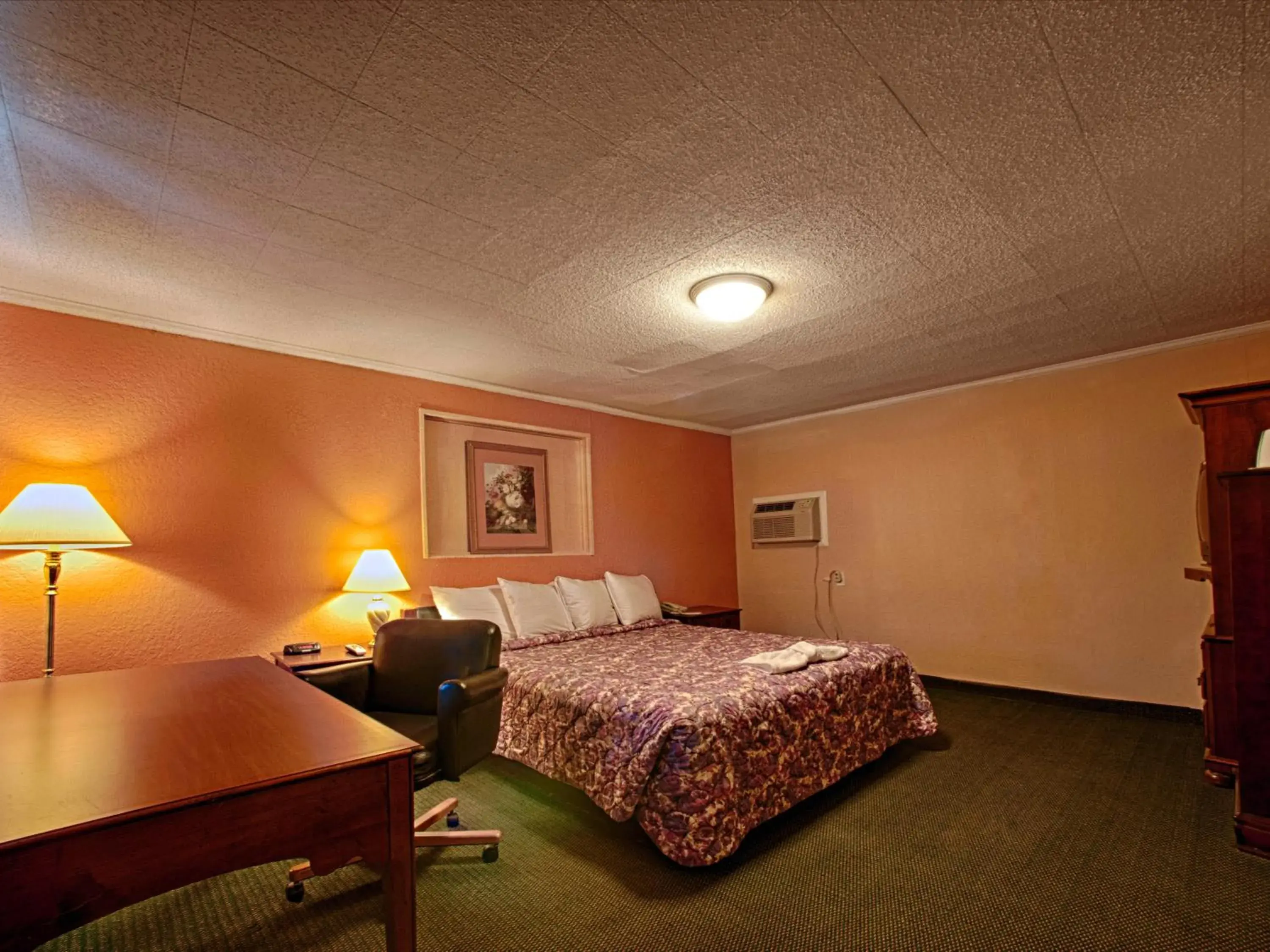 Bedroom, Bed in Economy Motel Inn and Suites Somers Point