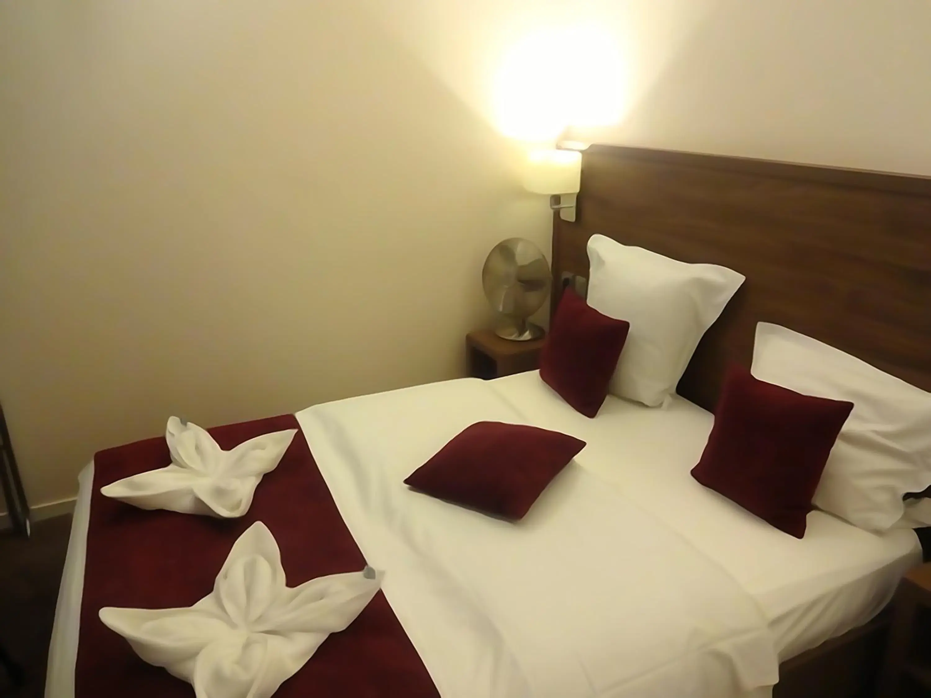 Bed in Hotel la Perle Montparnasse