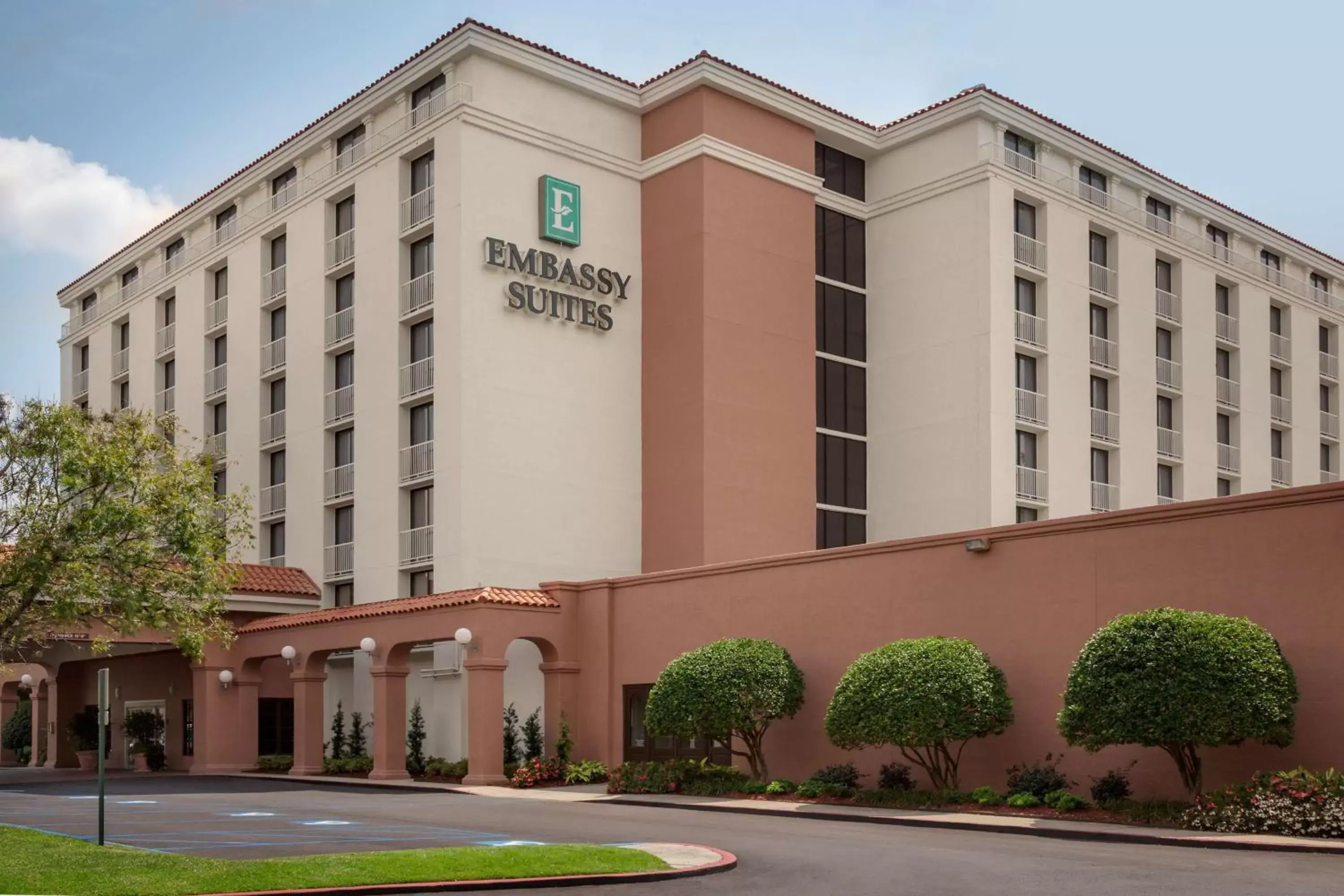 Property Building in Embassy Suites Baton Rouge