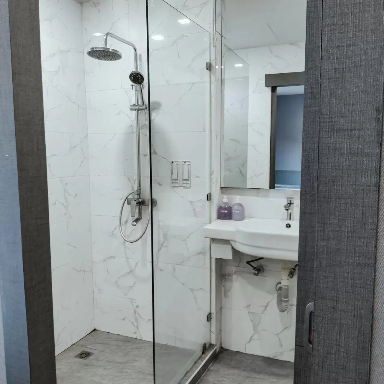 Bathroom in Hyde Park Hotel Bangkok