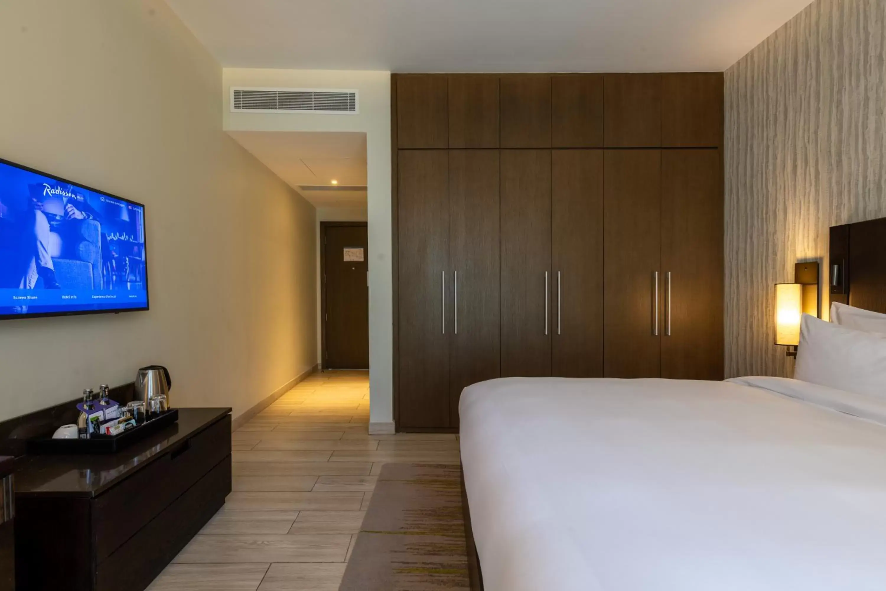 Bedroom, Bed in Radisson Blu Hotel & Residence Nairobi Arboretum