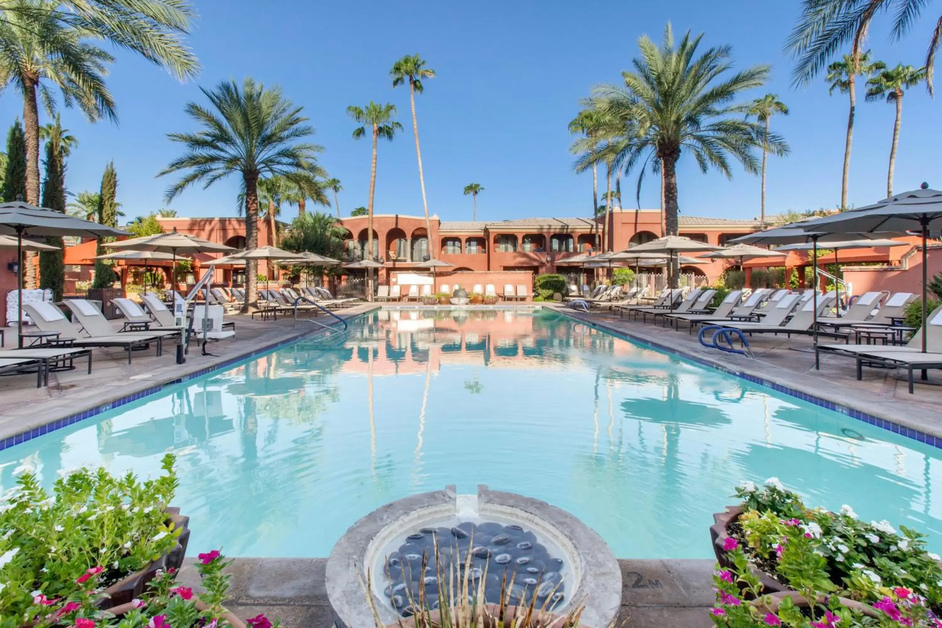 Swimming Pool in Omni Scottsdale Resort & Spa at Montelucia