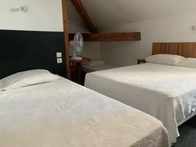 Bed in Hôtel Le National
