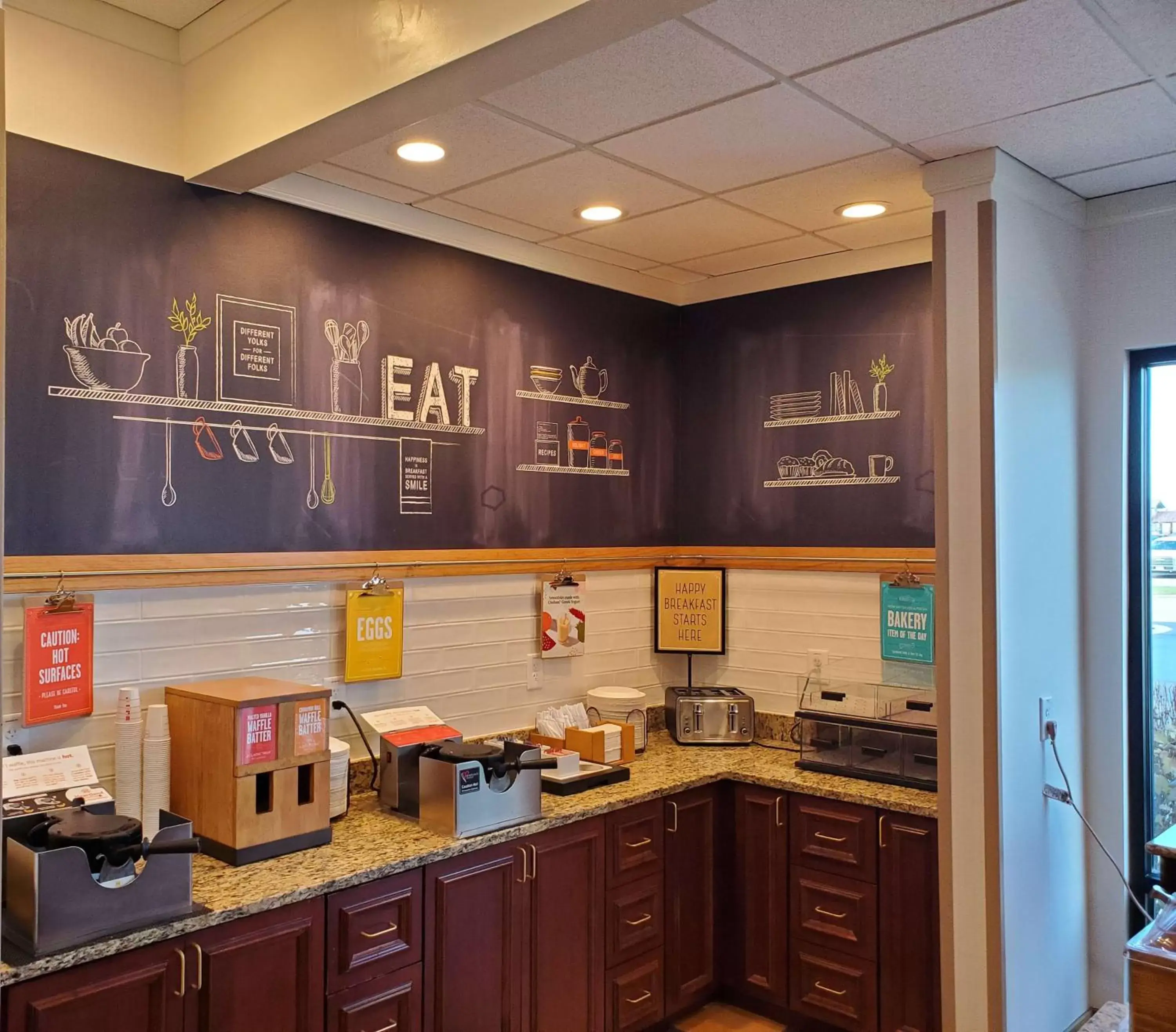 Breakfast, Kitchen/Kitchenette in Hampton Inn Plover-Stevens Point