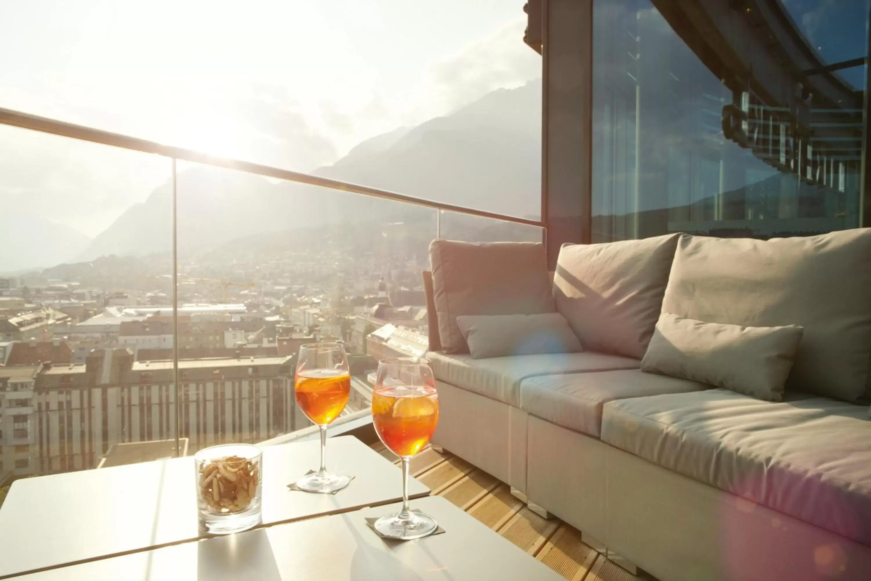 Lounge or bar, Mountain View in aDLERS Hotel Innsbruck