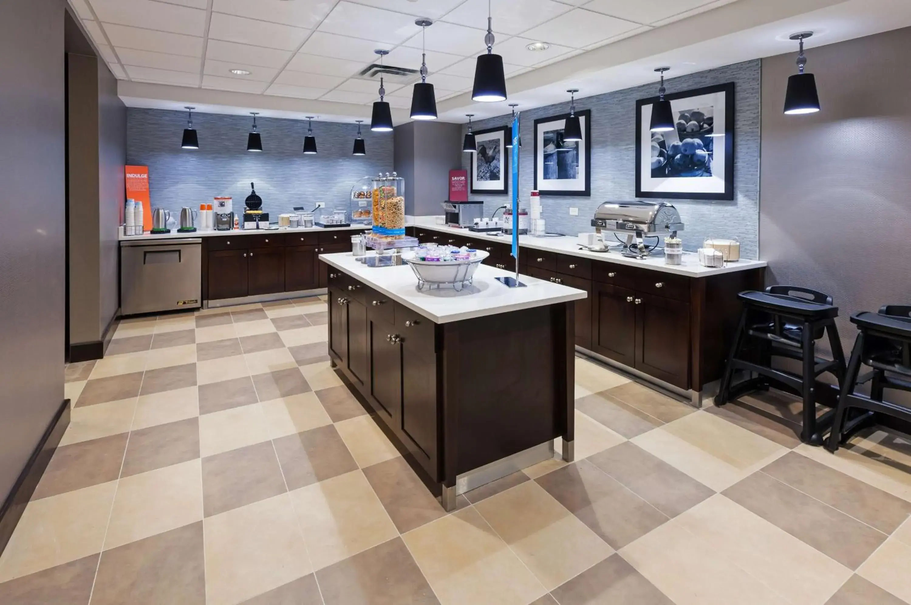 Dining area, Kitchen/Kitchenette in Hampton Inn and Suites Georgetown/Austin North, TX