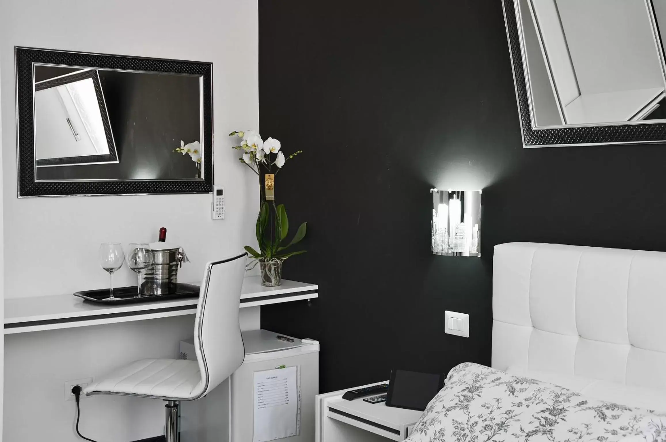 Bedroom, TV/Entertainment Center in Black & White G&G