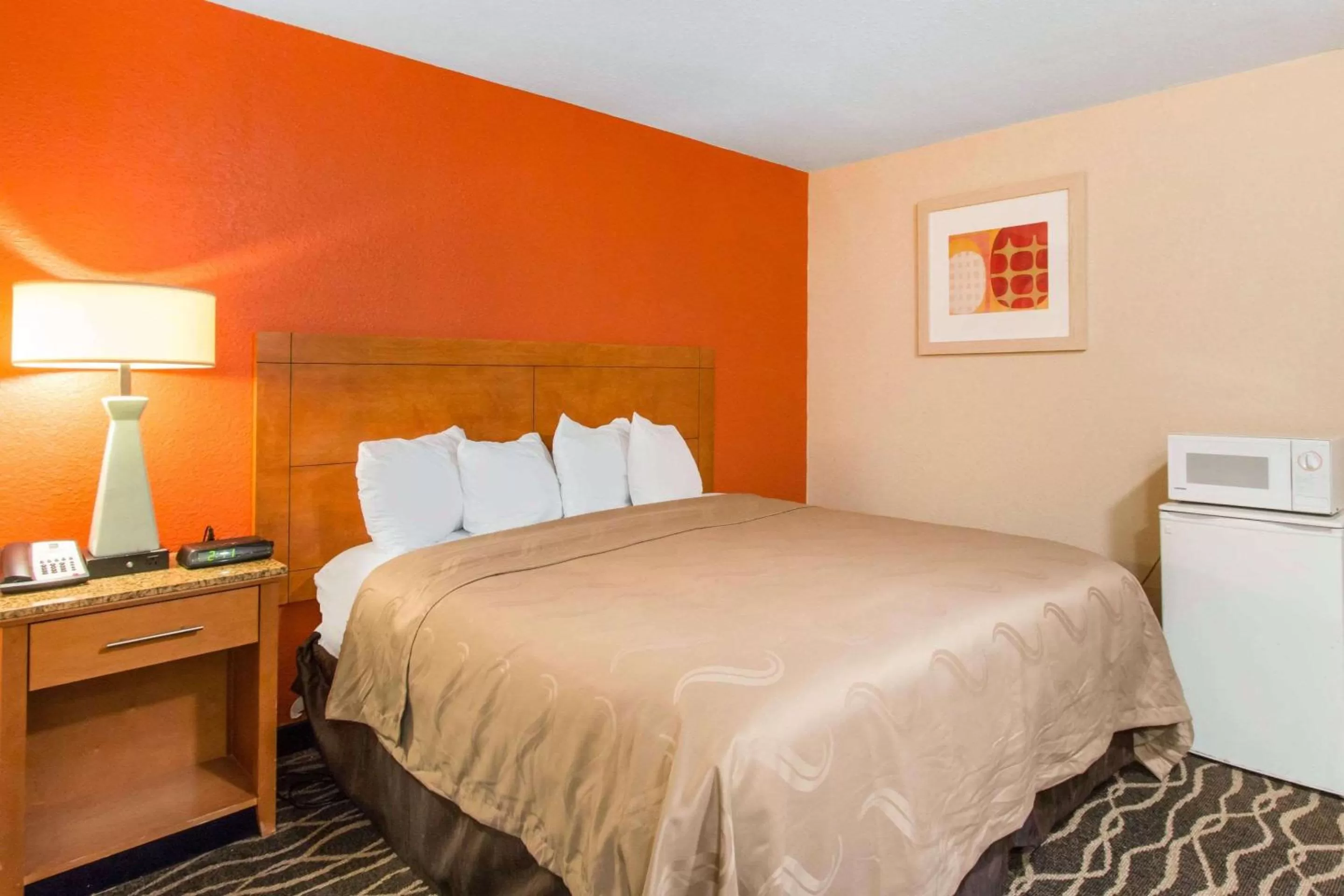 Photo of the whole room, Bed in Quality Inn & Suites I-35 near Frost Bank Center