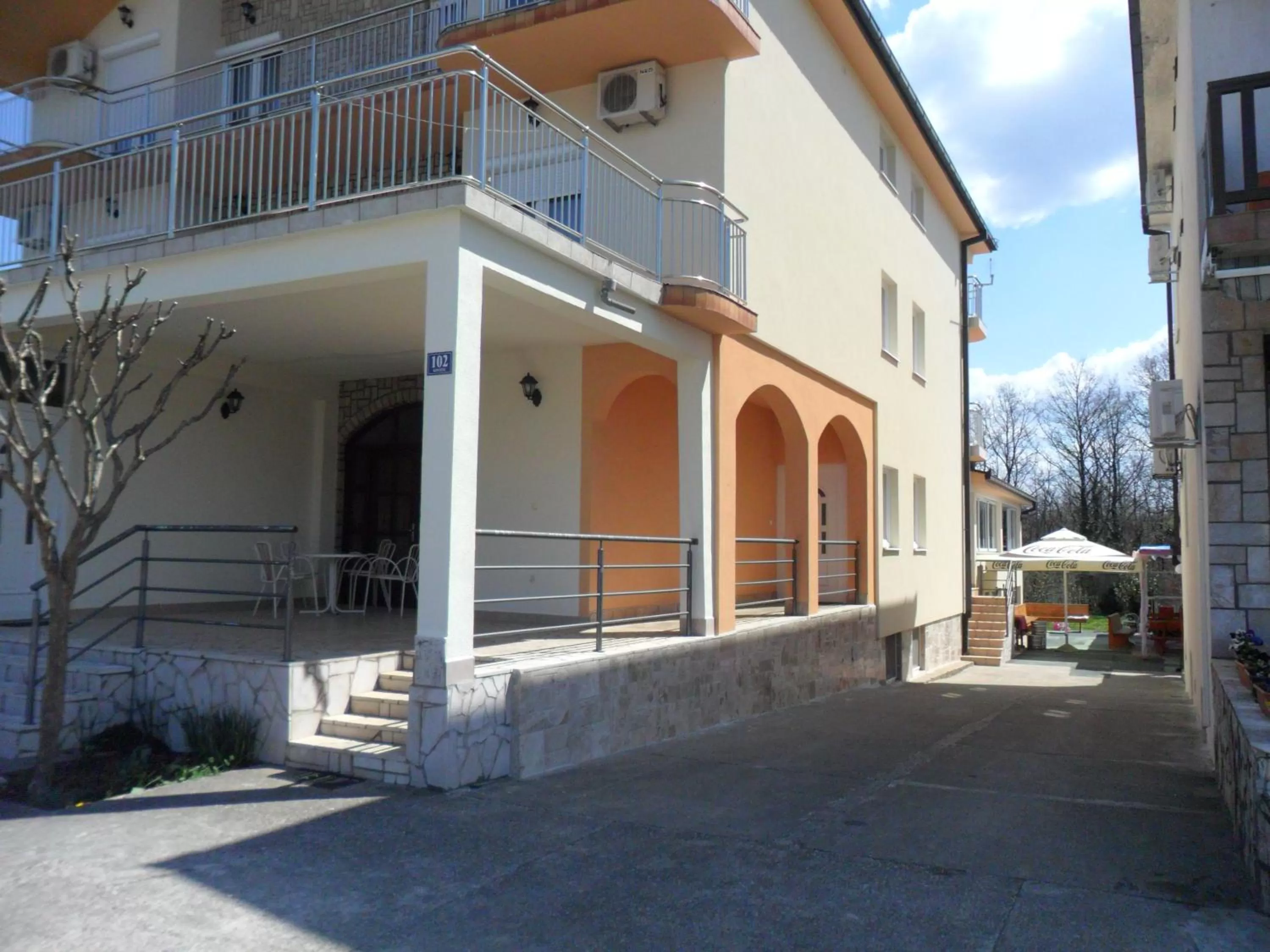 Street view in Sobe u kucanstvu MBM