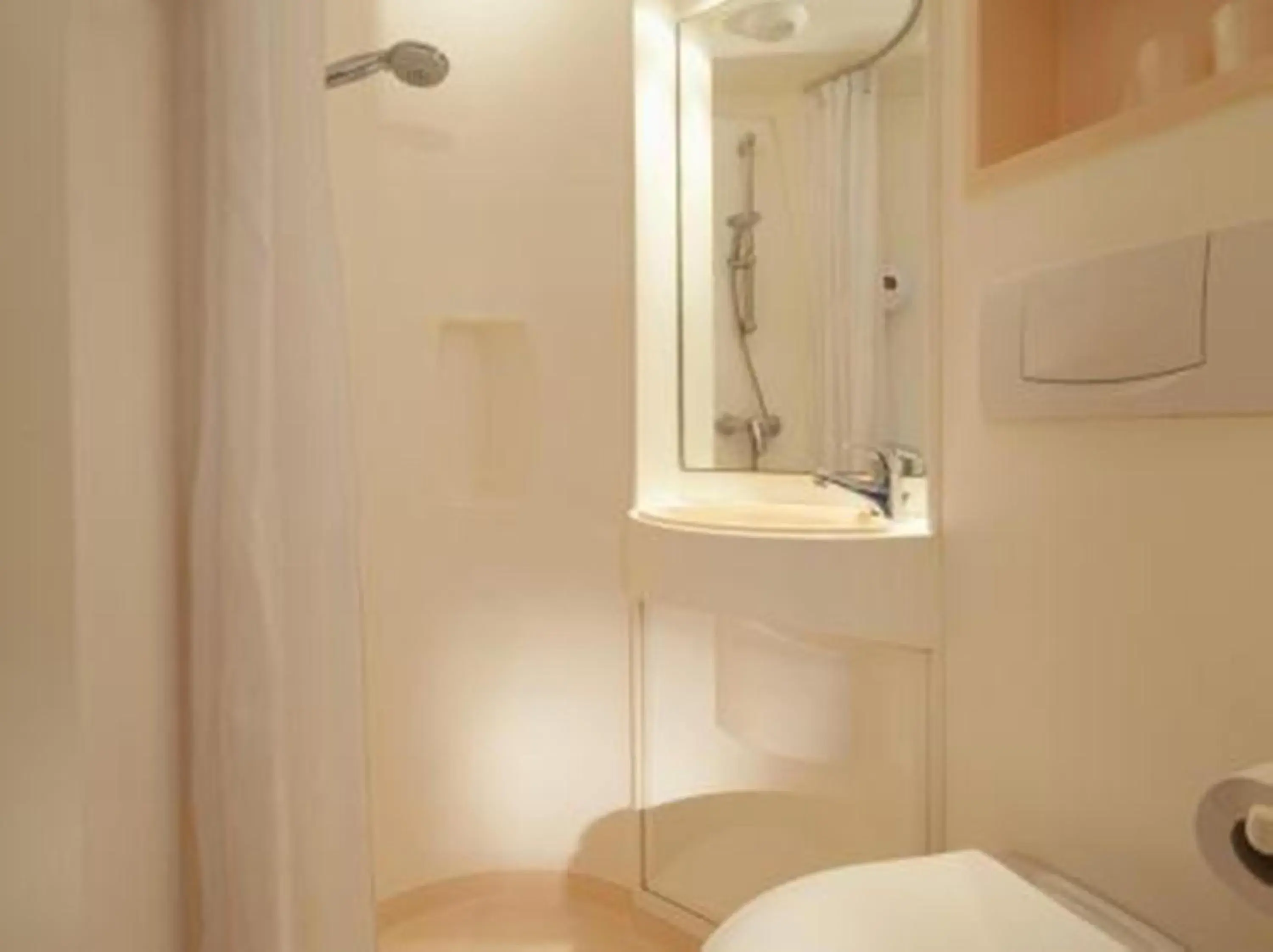 Bathroom in Premiere Classe Dunkerque Sud - Loon Plage