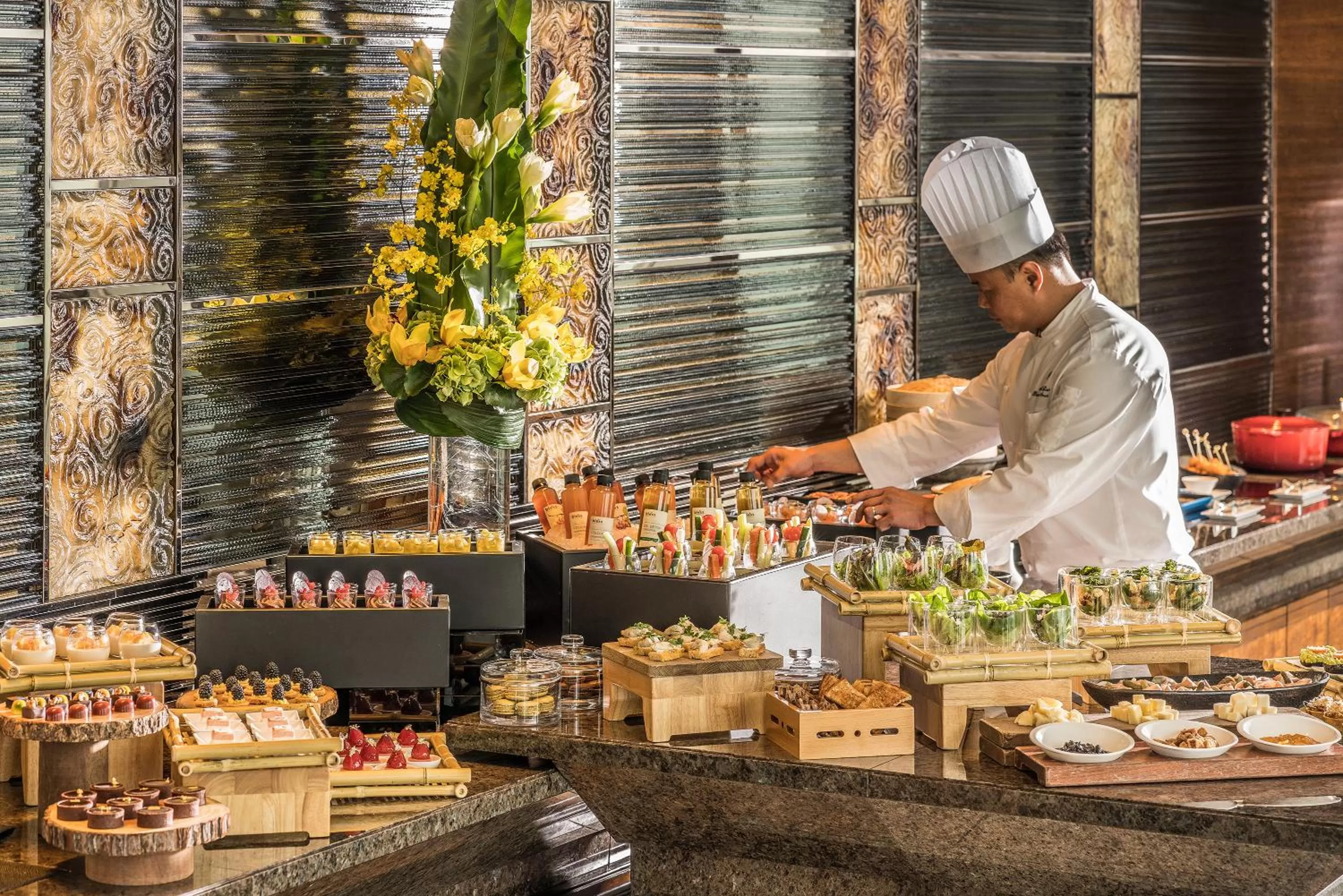 Area and facilities in Four Seasons Hotel Hong Kong