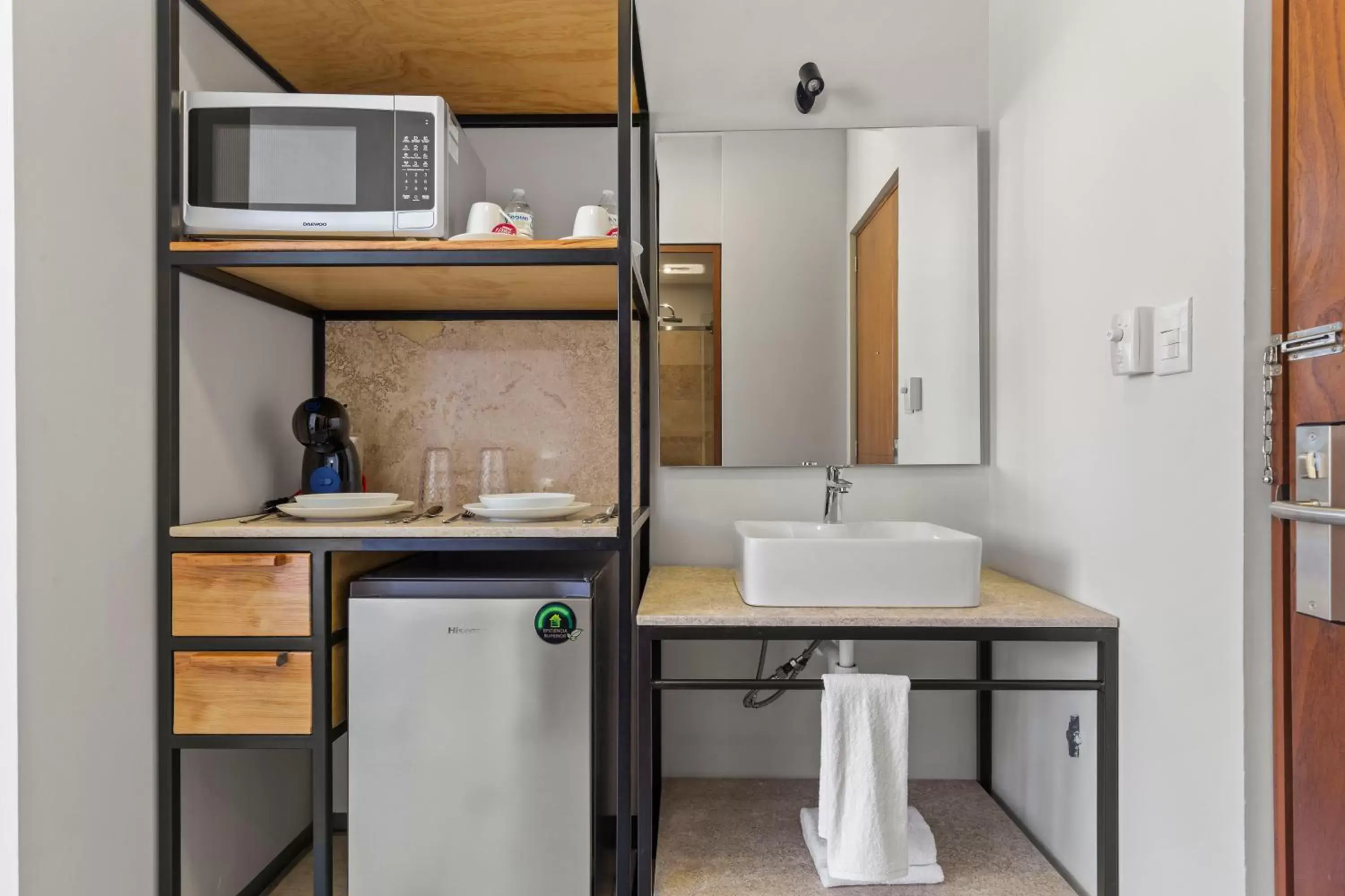 Kitchen or kitchenette, Bathroom in Suites Reforma by HomiRent